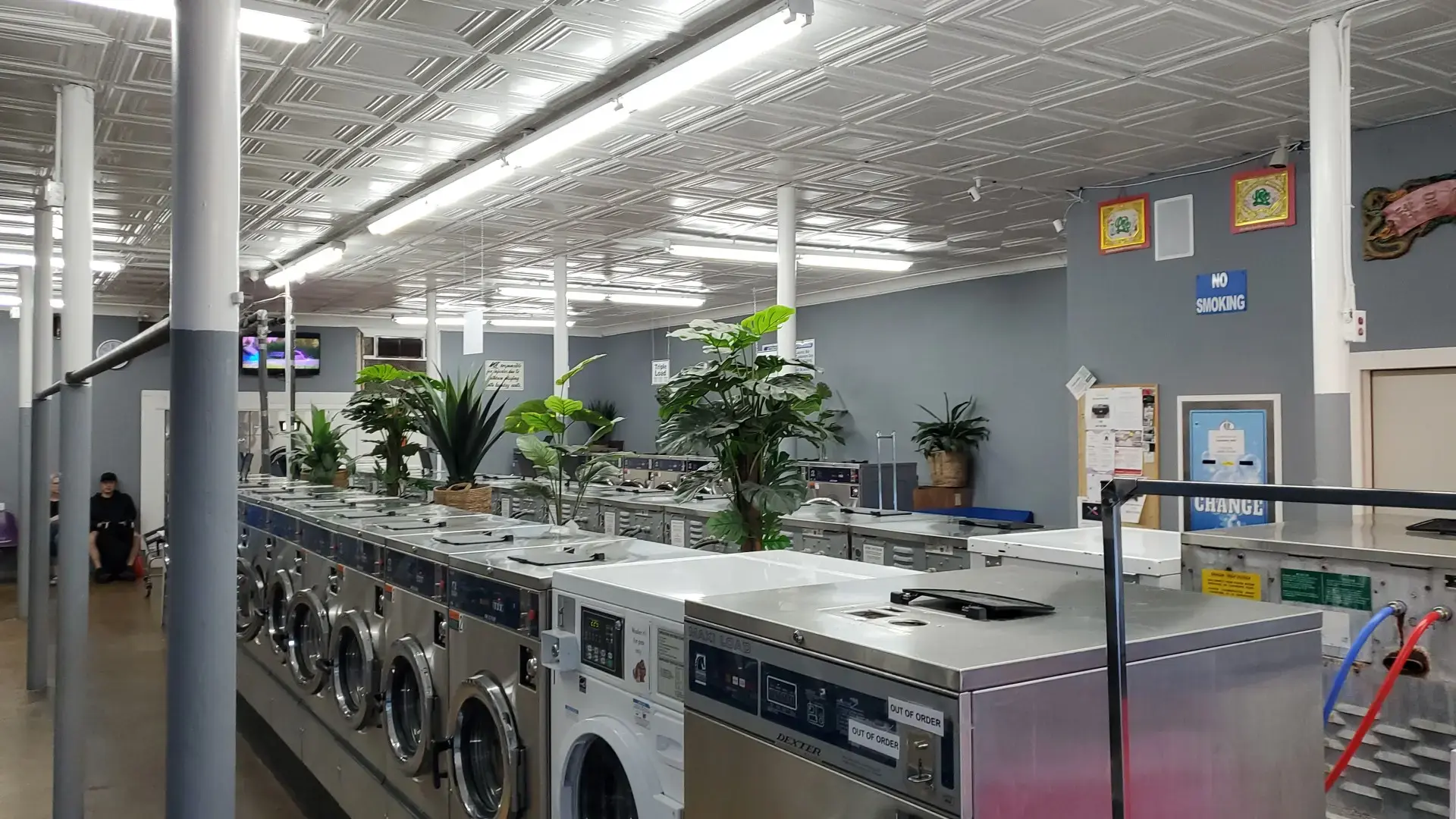 Dexter laundromat - Image 7