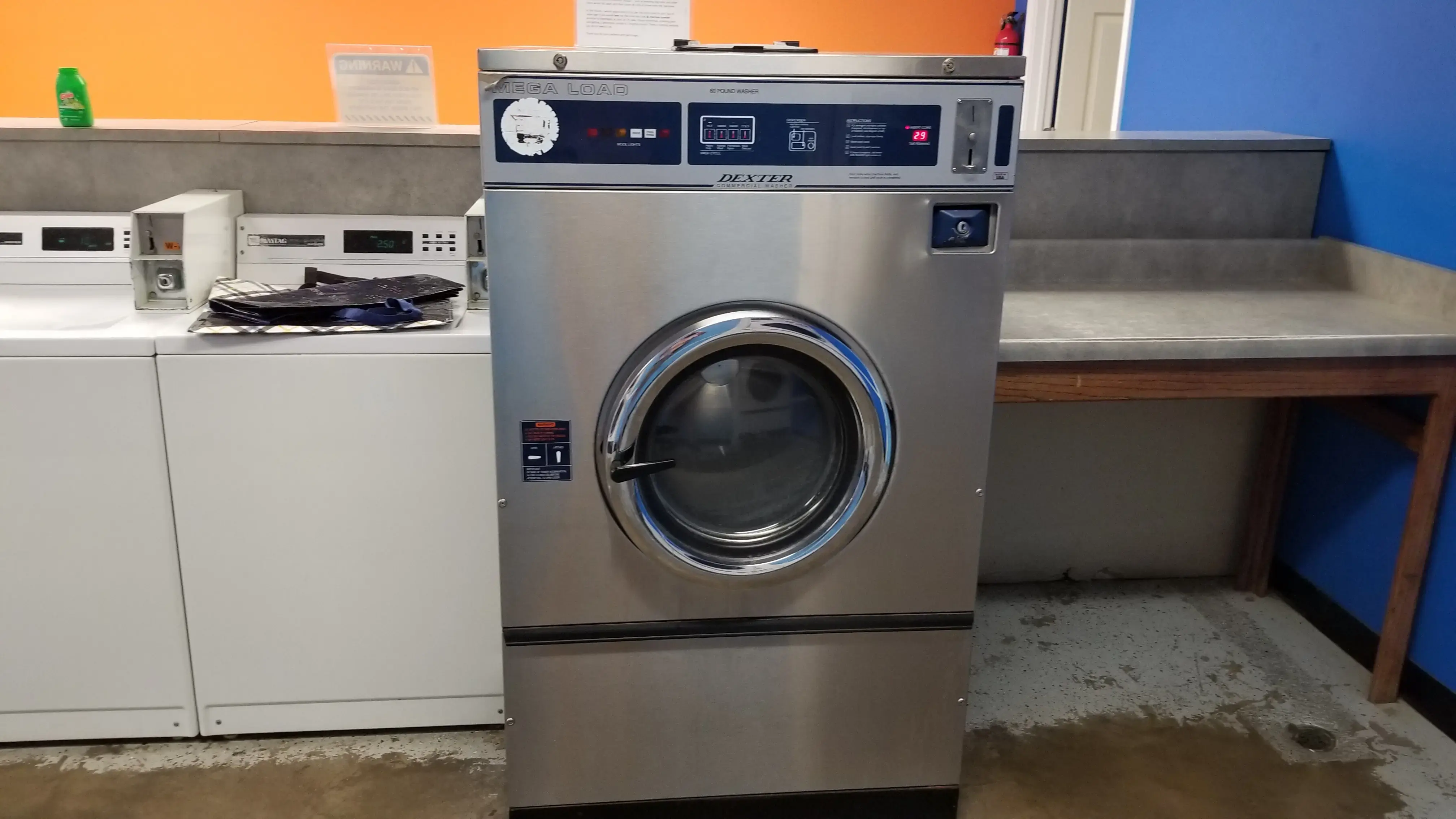 Diamond Lakes Laundry thumbnail 13