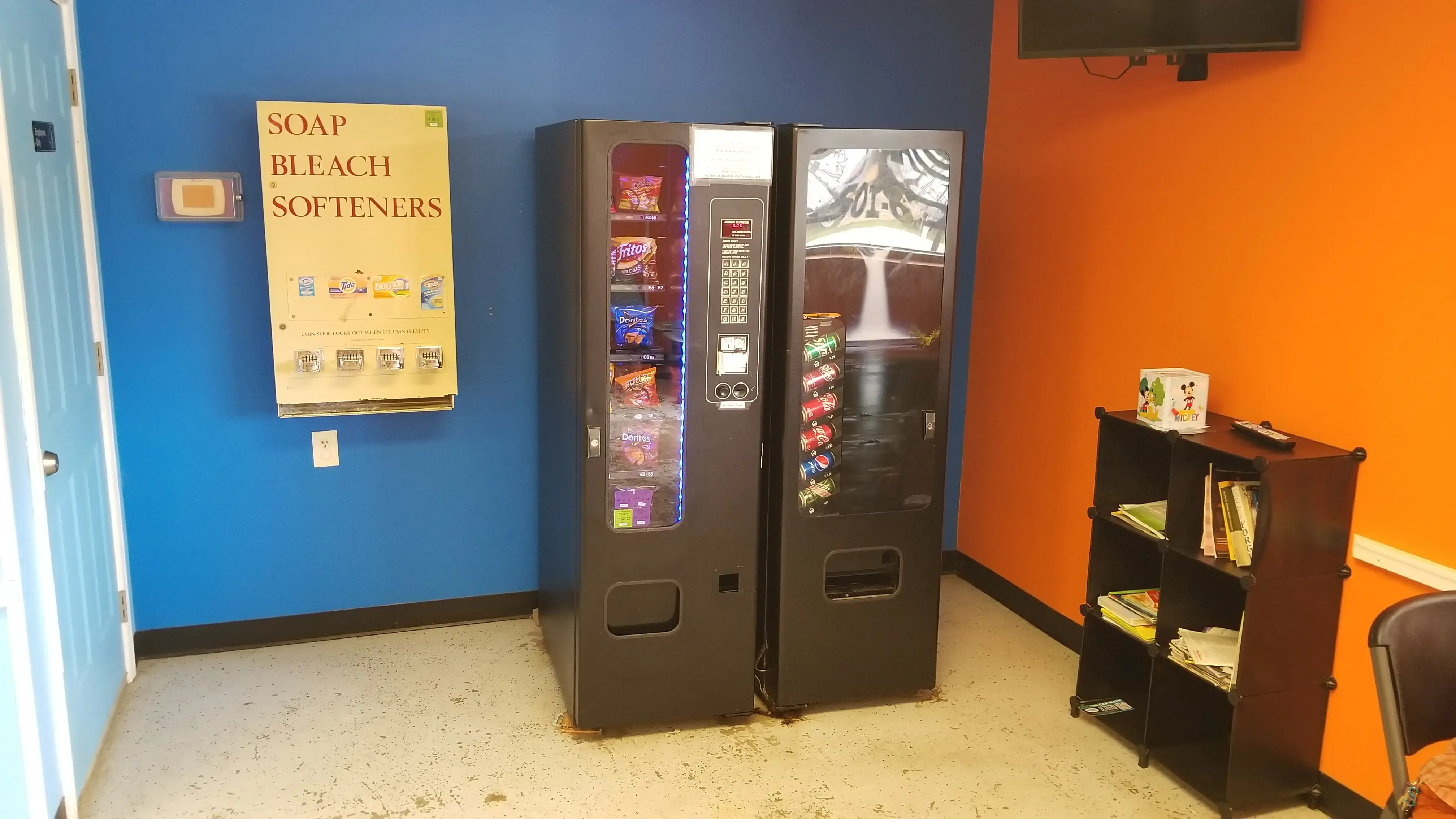 Diamond Lakes Laundry thumbnail 12