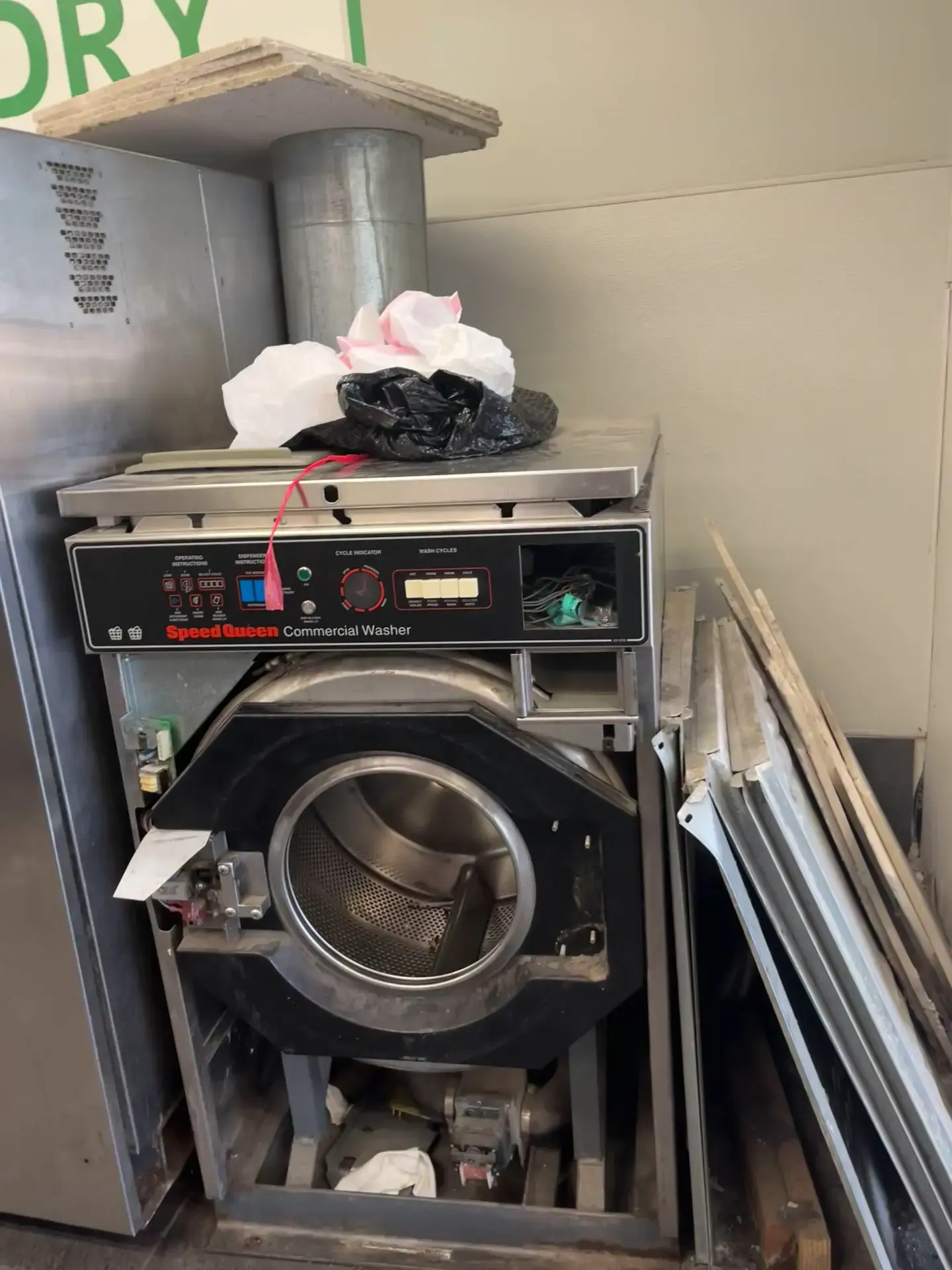 Dirty Bird Laundry thumbnail 3