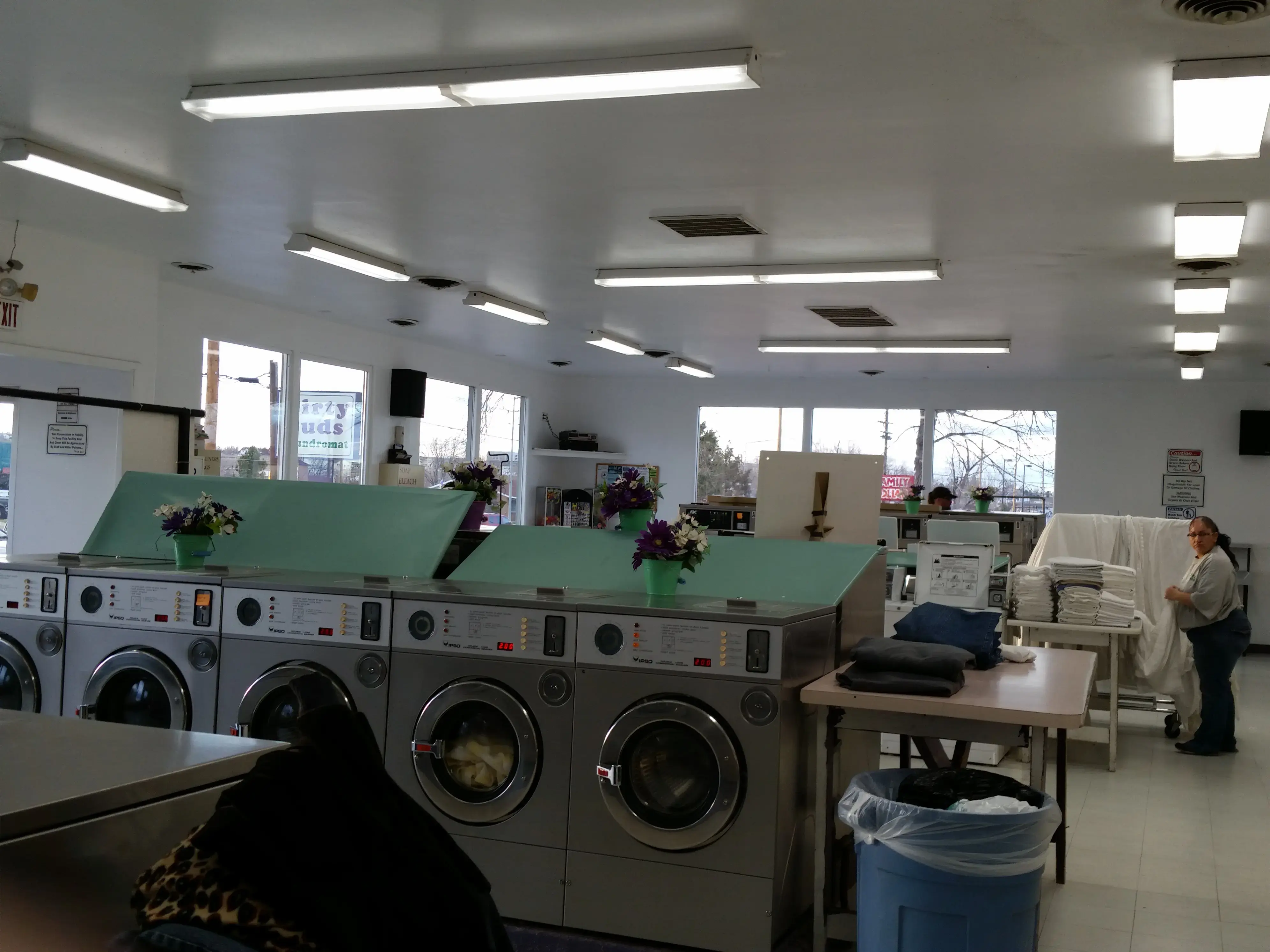 Dirty Duds Laundromat - Image 5