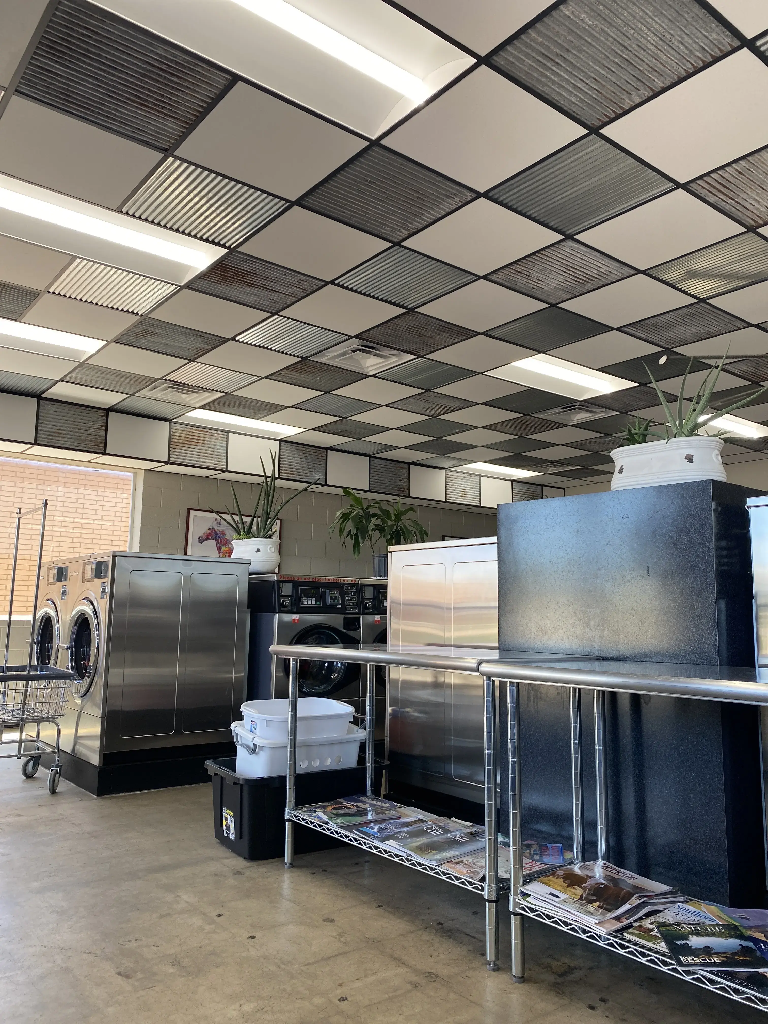 Dirty Duds Wash House - Image 7