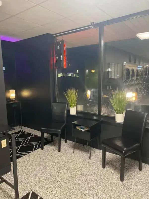 Dirty Threads Laundromat thumbnail 6