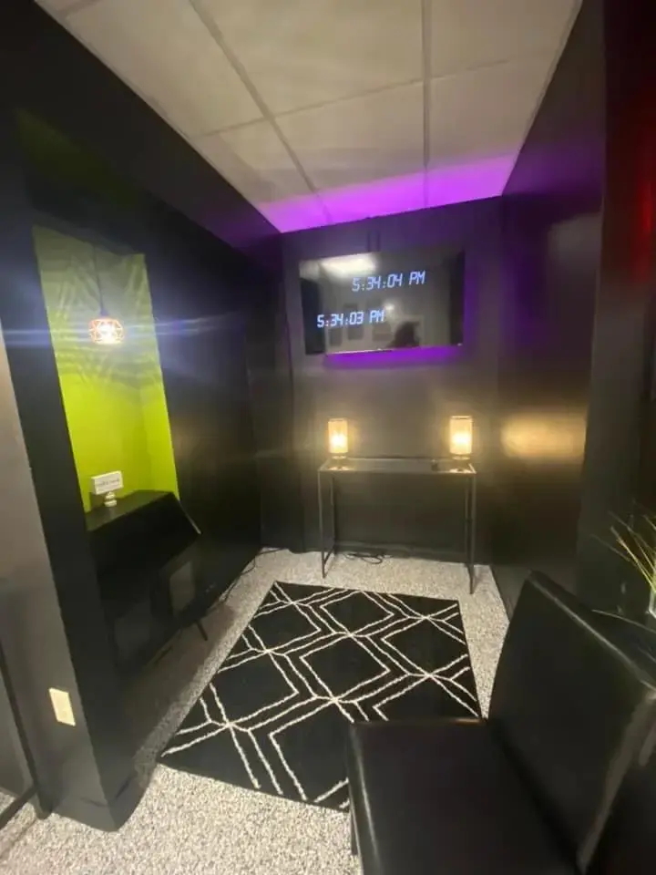 Dirty Threads Laundromat thumbnail 7