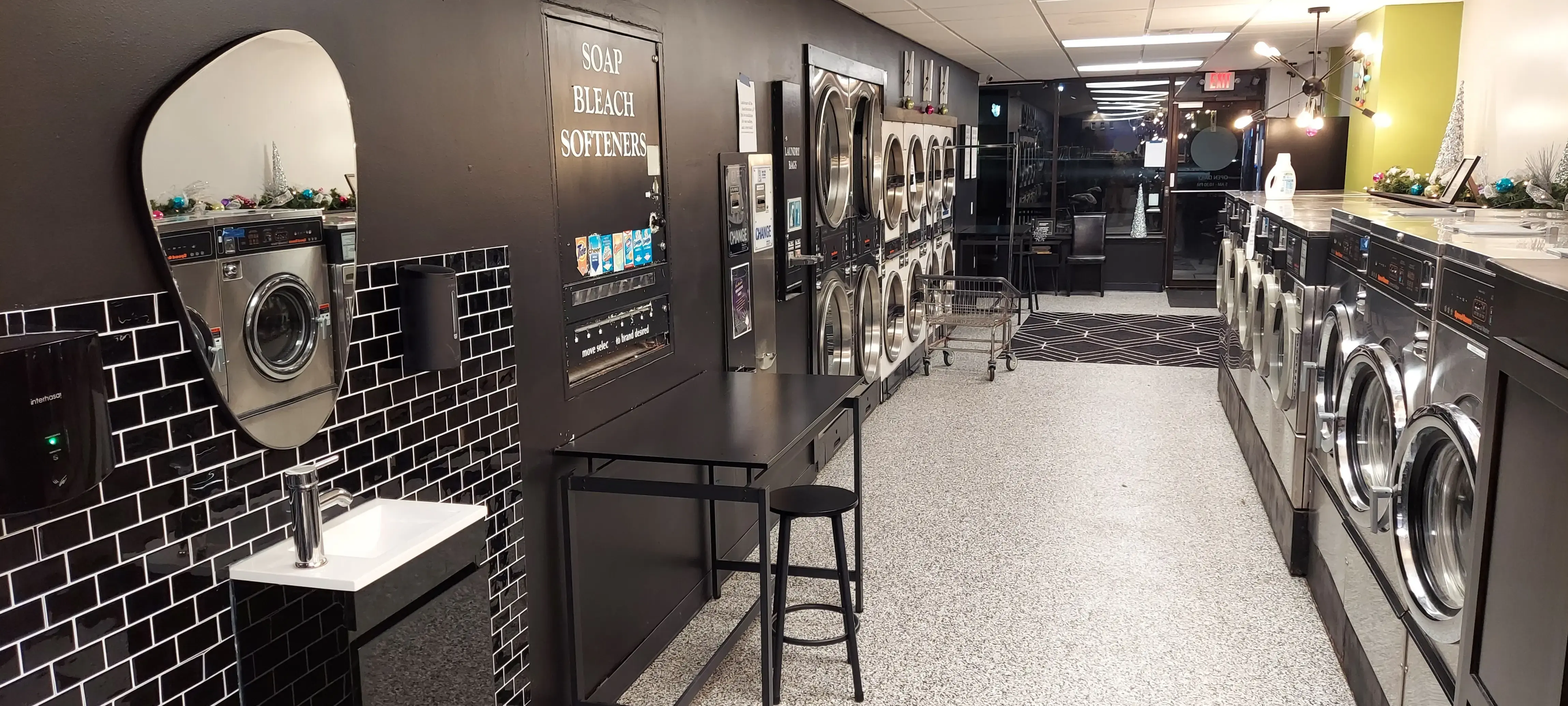 Dirty Threads Laundromat - Image 15