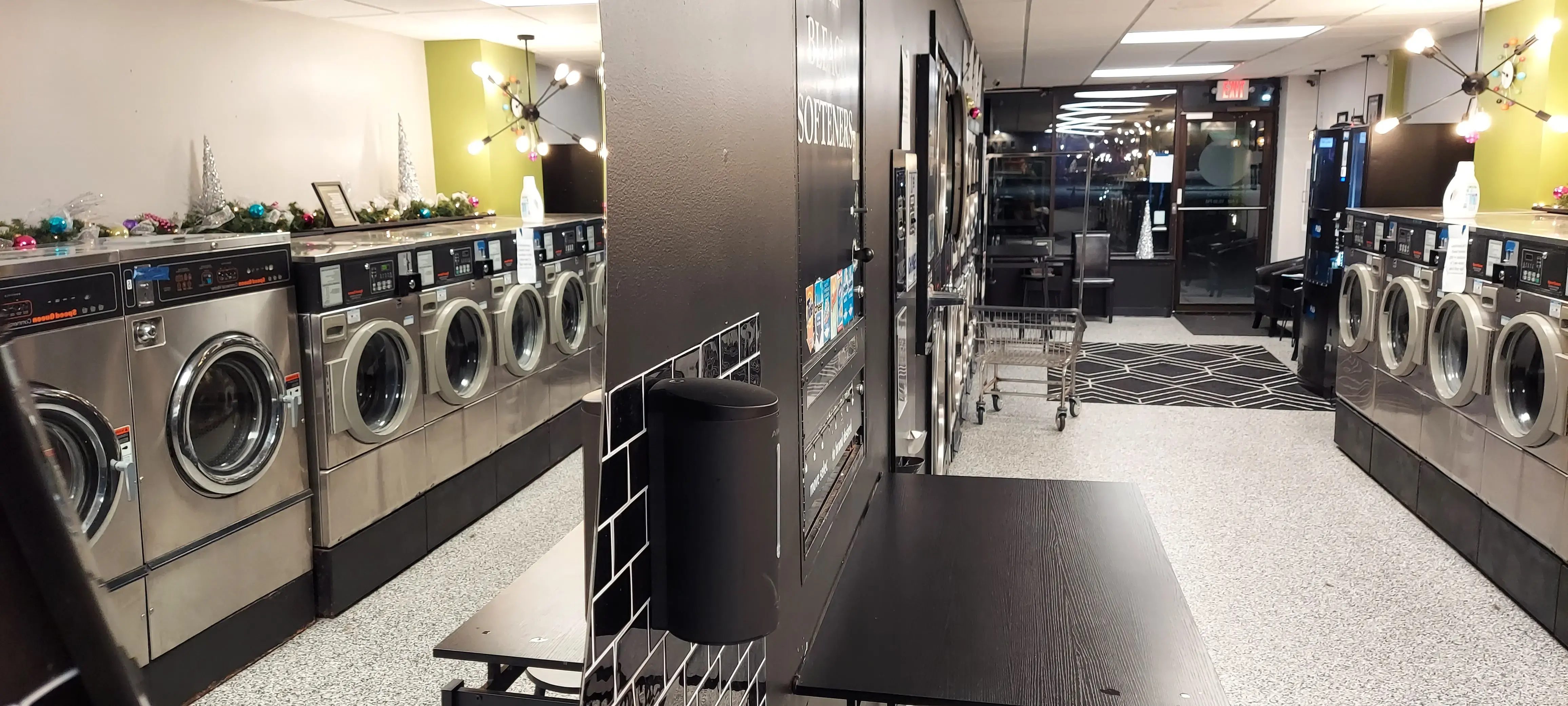 Dirty Threads Laundromat - Image 16