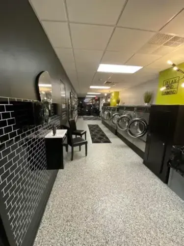 Dirty Threads Laundromat - Image 17