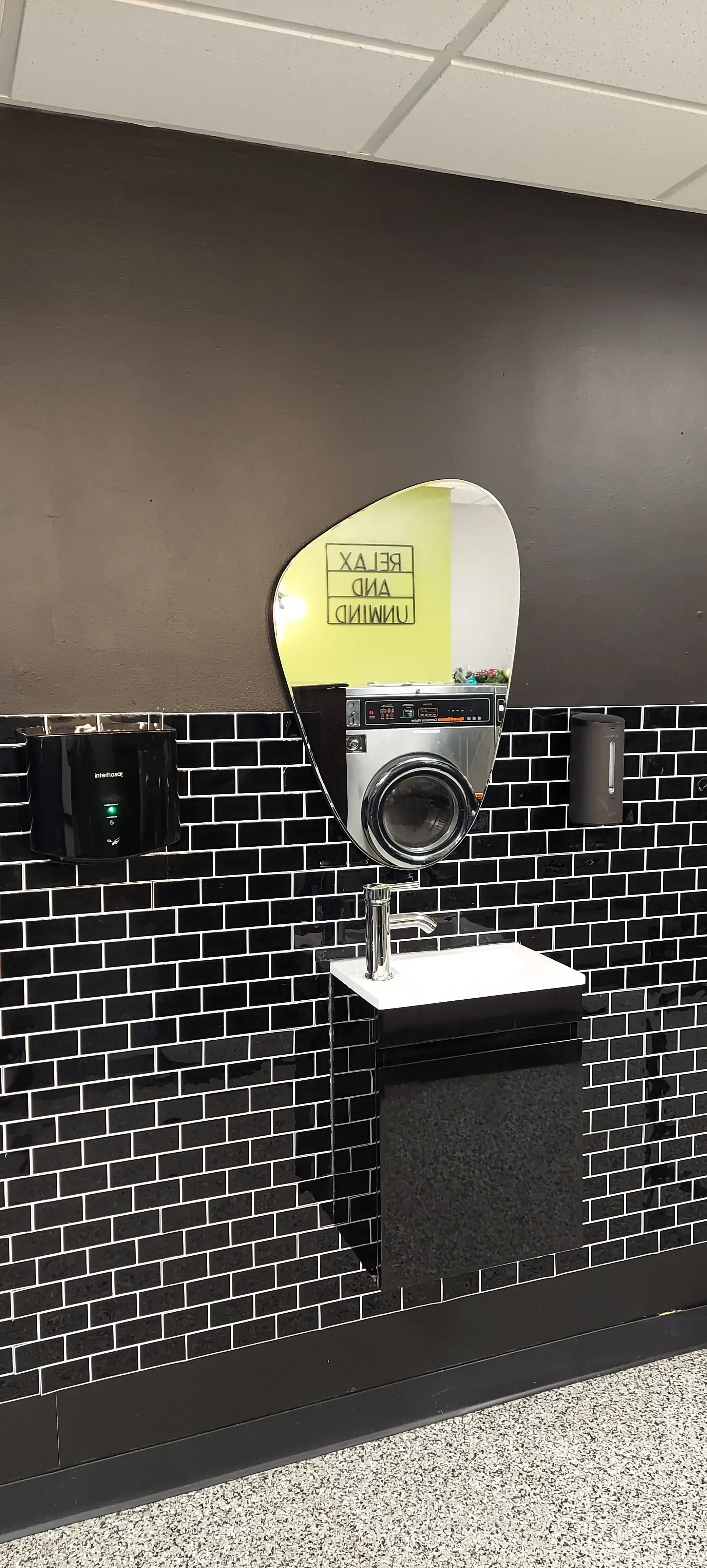 Dirty Threads Laundromat - Image 12