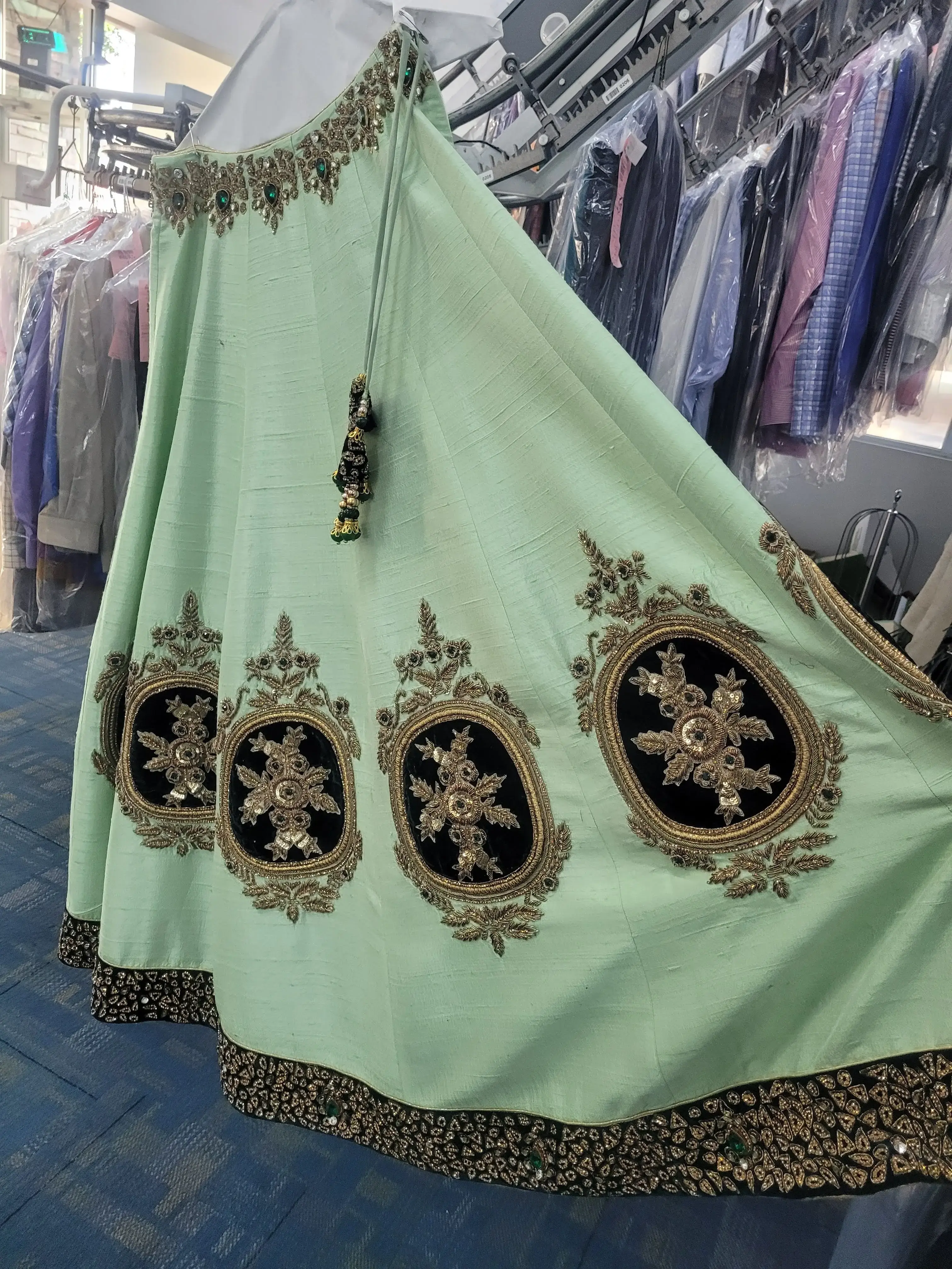 Discount Dry Cleaners thumbnail 4