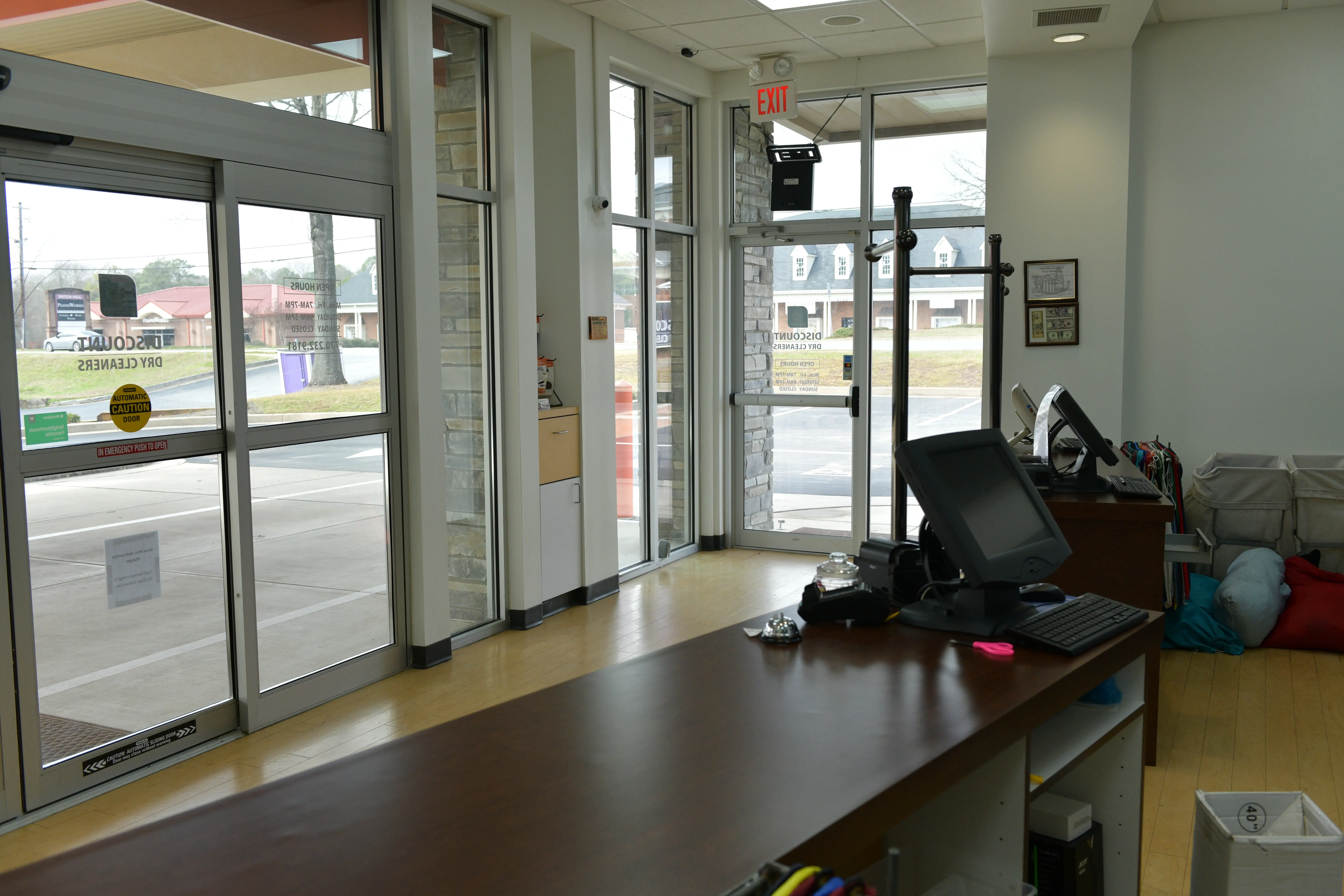 Discount Dry Cleaners - Image 13