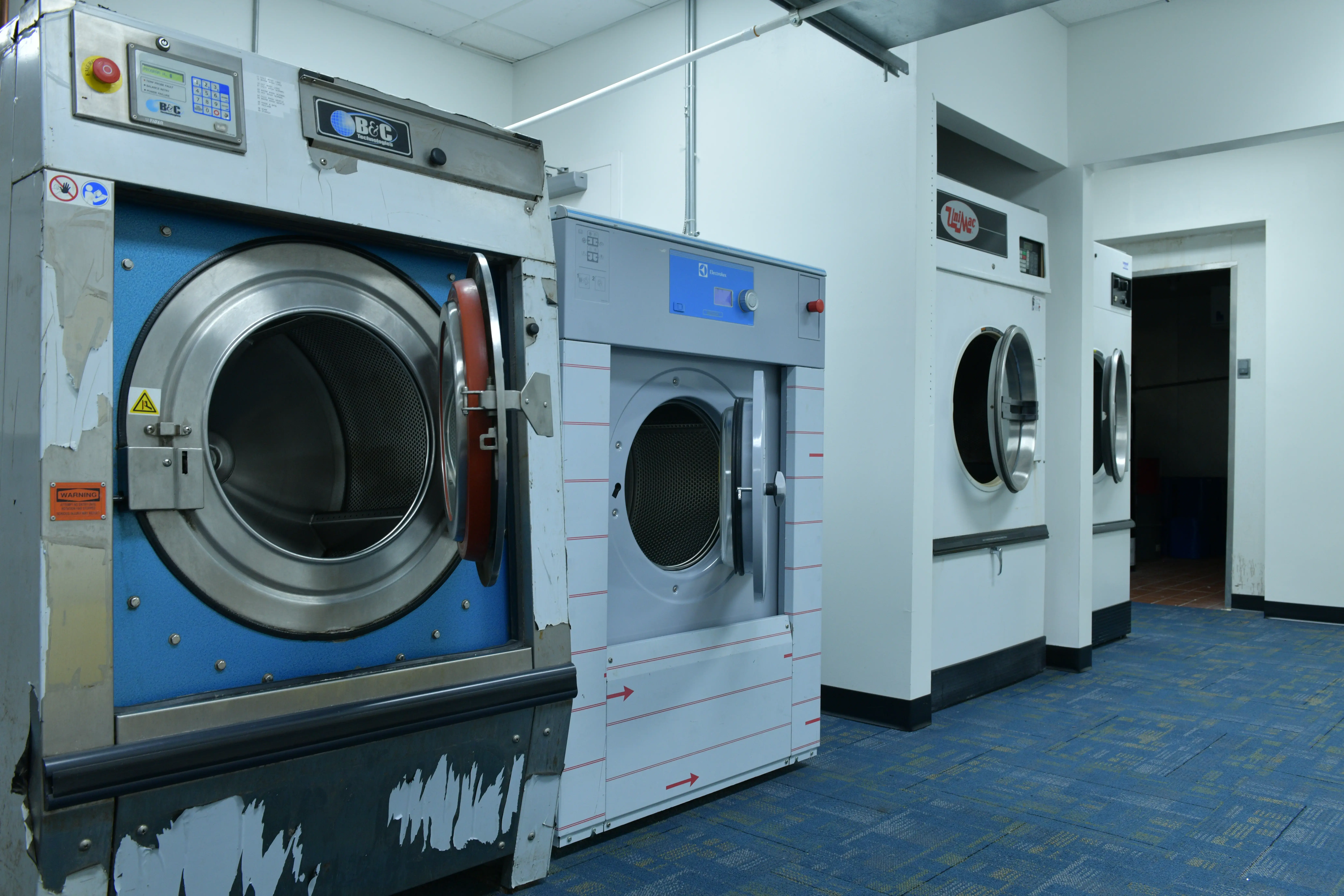 Discount Dry Cleaners - Image 9