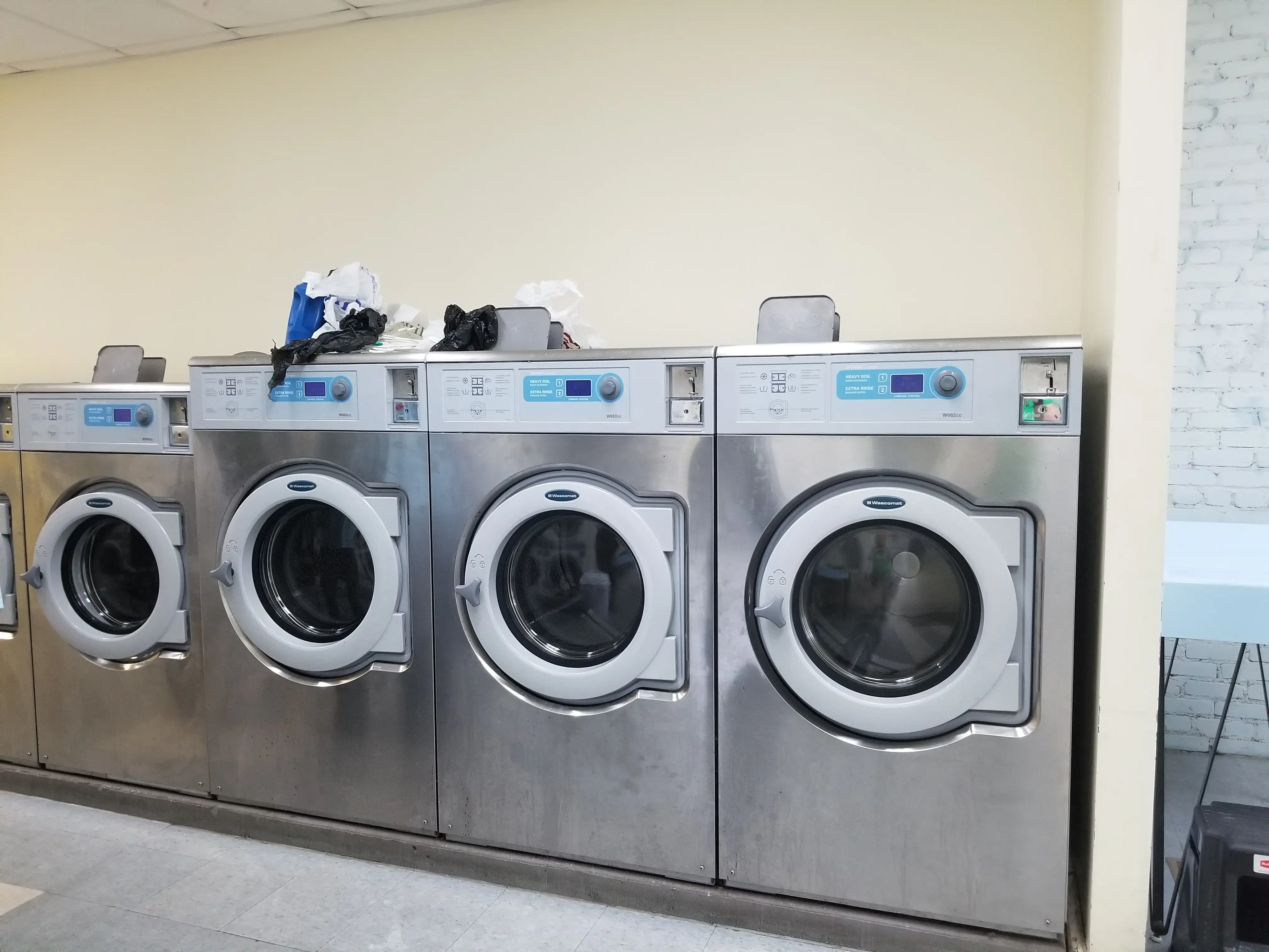 Divers Laundry Quincy thumbnail 7