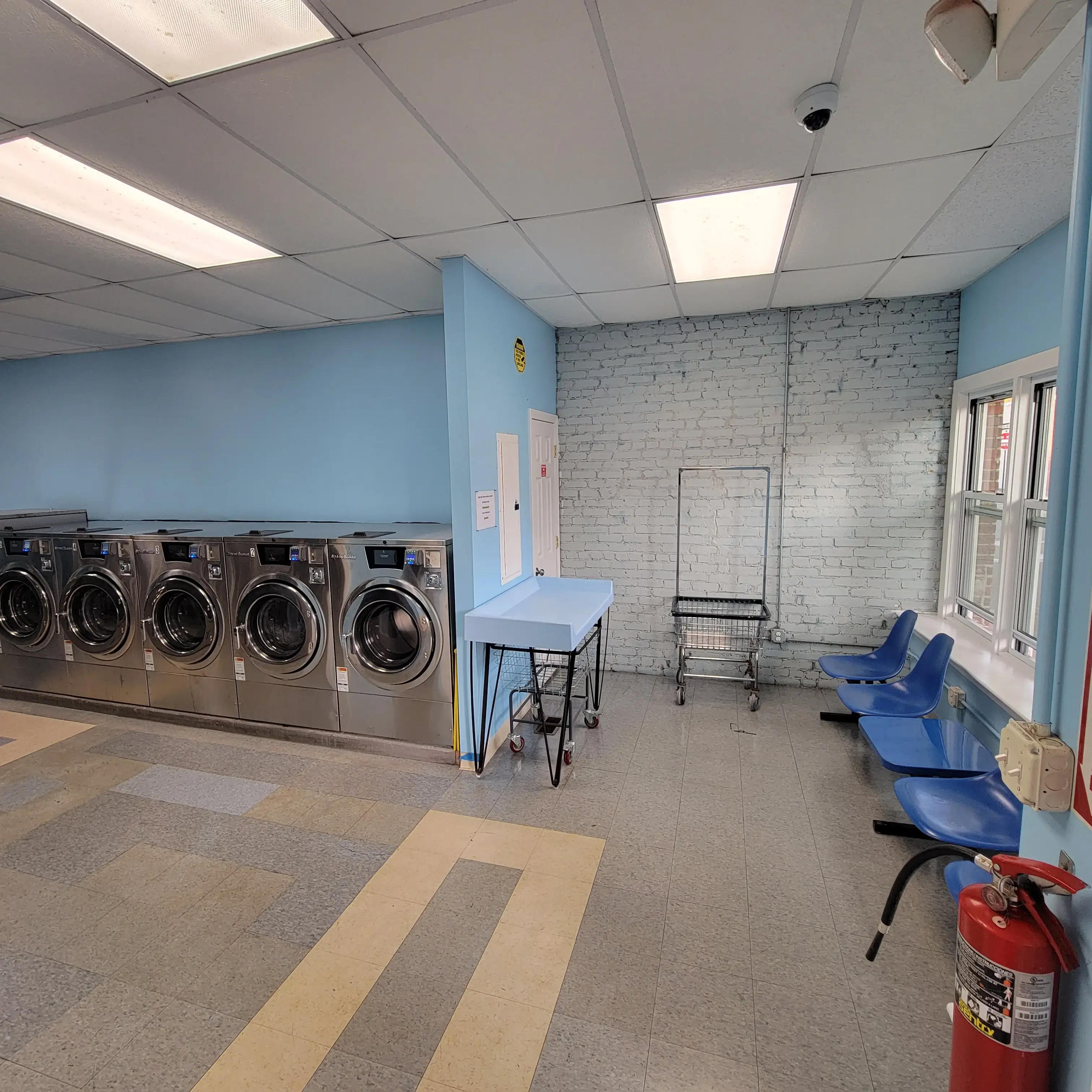 Divers Laundry Quincy thumbnail 13