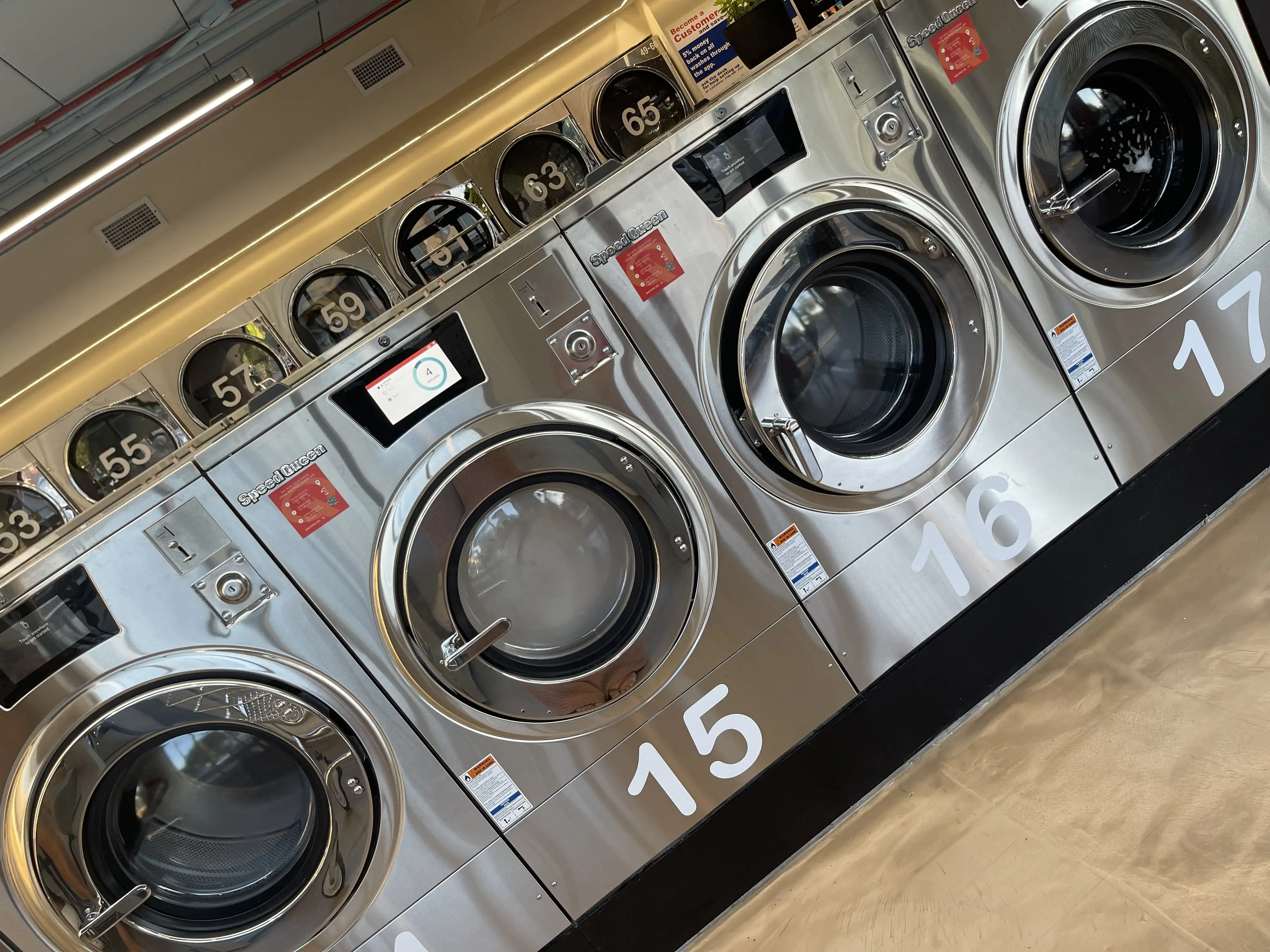Division Laundromat of Melrose Park - Image 13