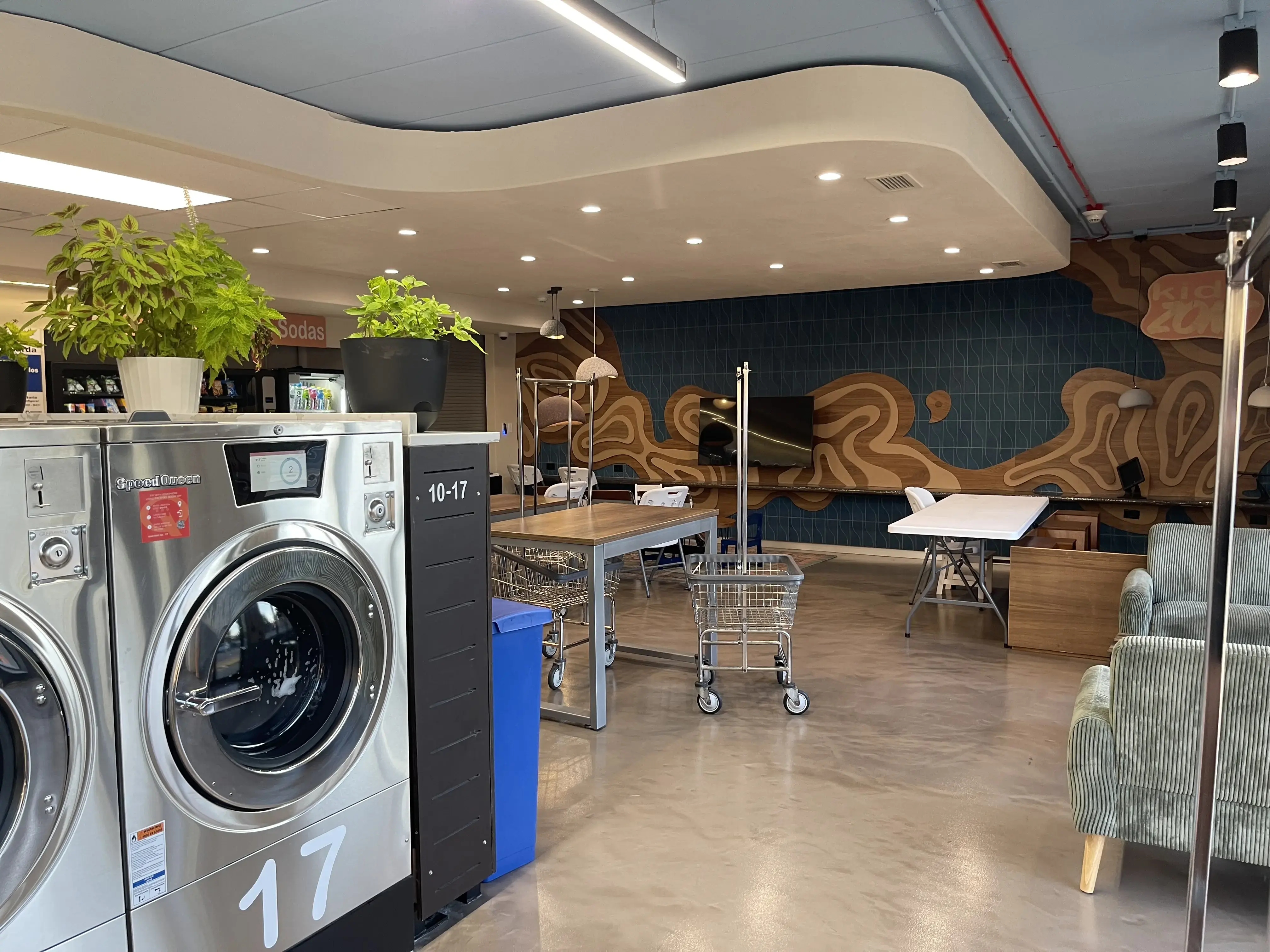 Division Laundromat of Melrose Park thumbnail 14