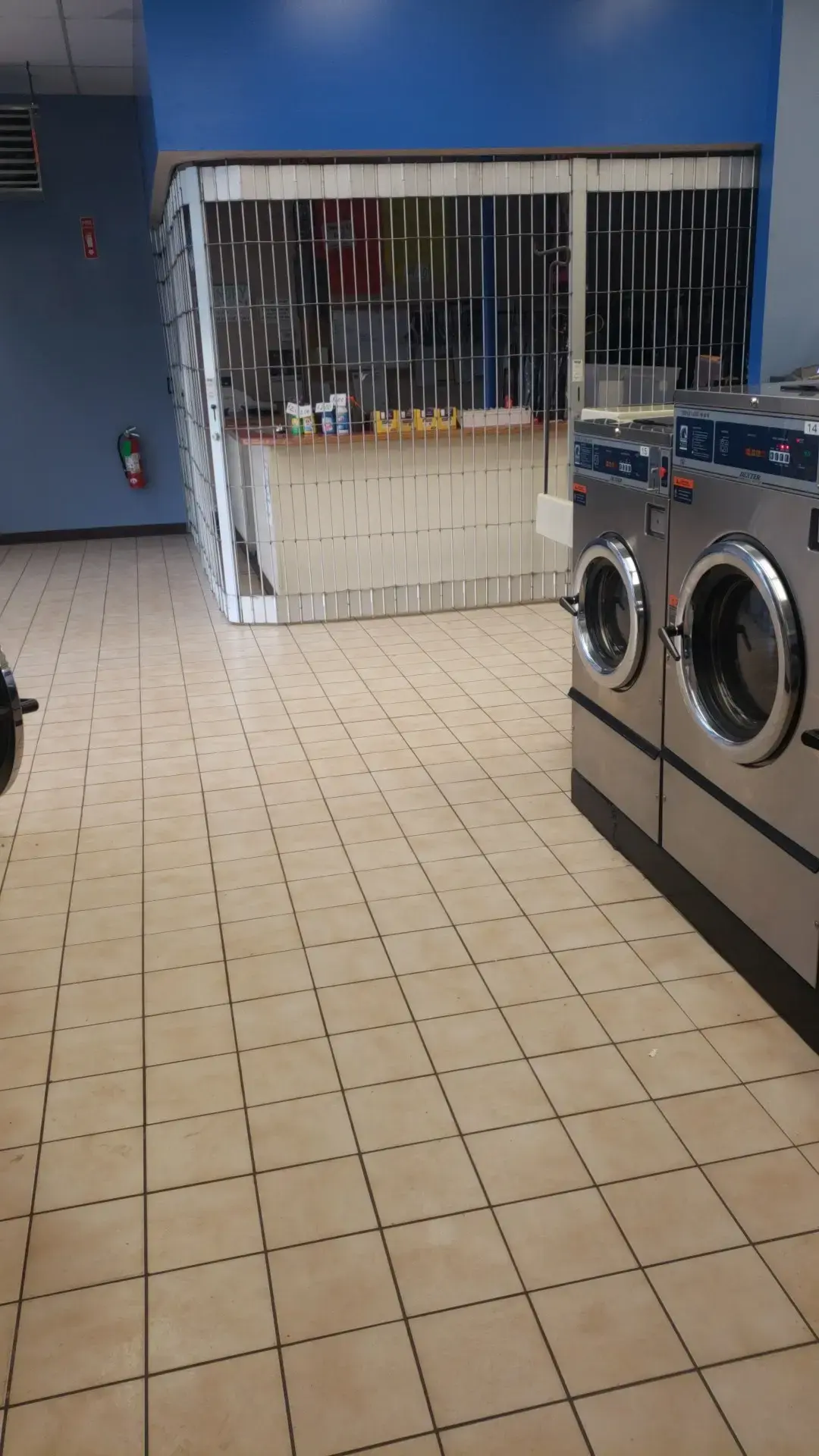 Division Street Laundry - Image 12