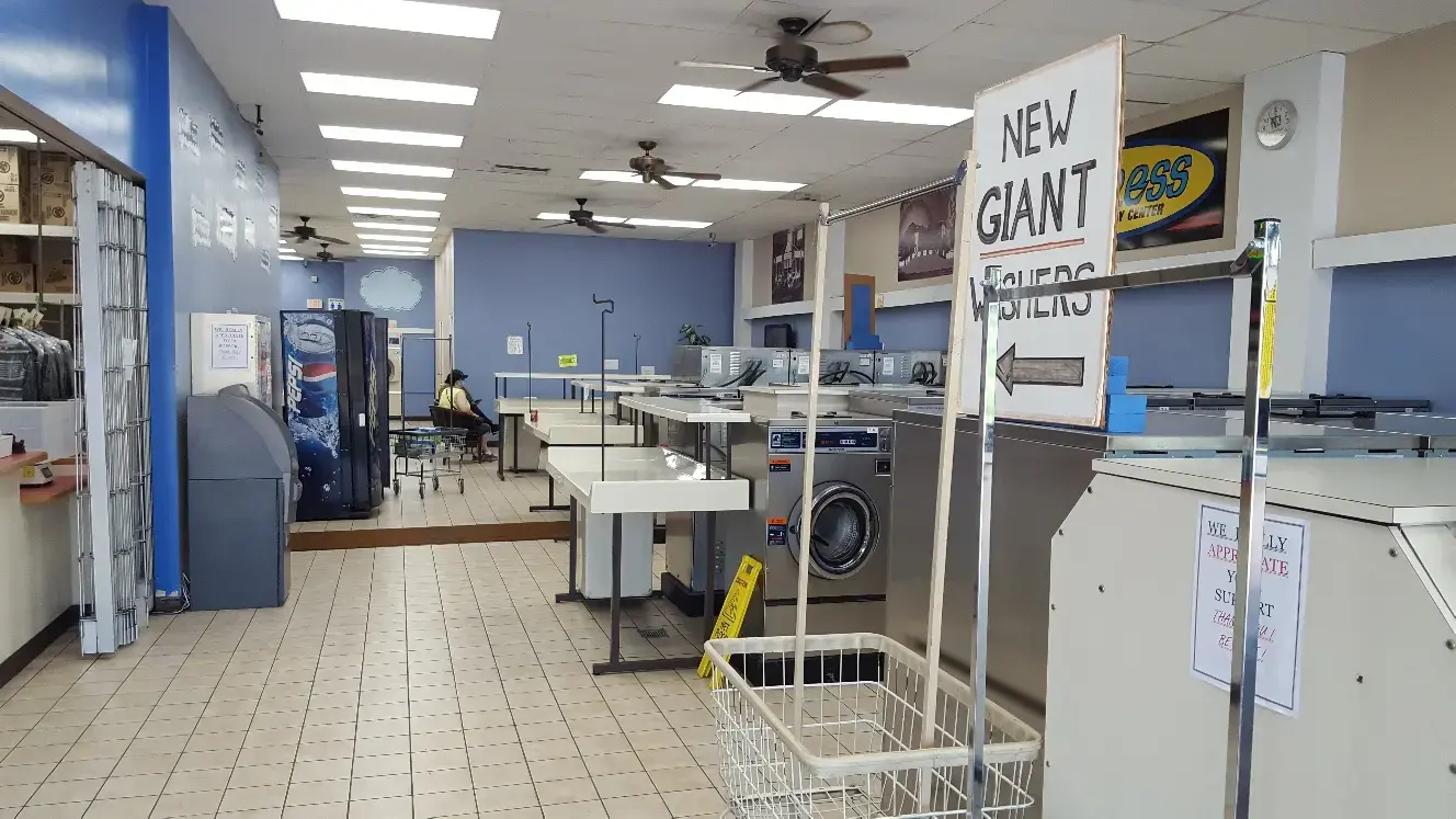 Division Street Laundry - Image 9