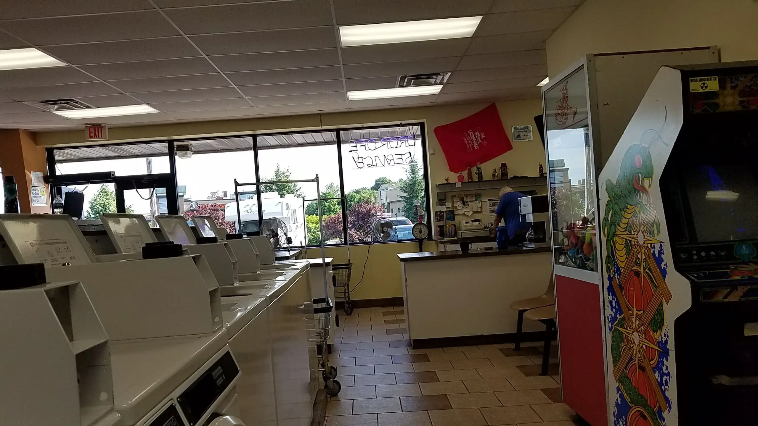 Dix Avenue Laundromat thumbnail 5
