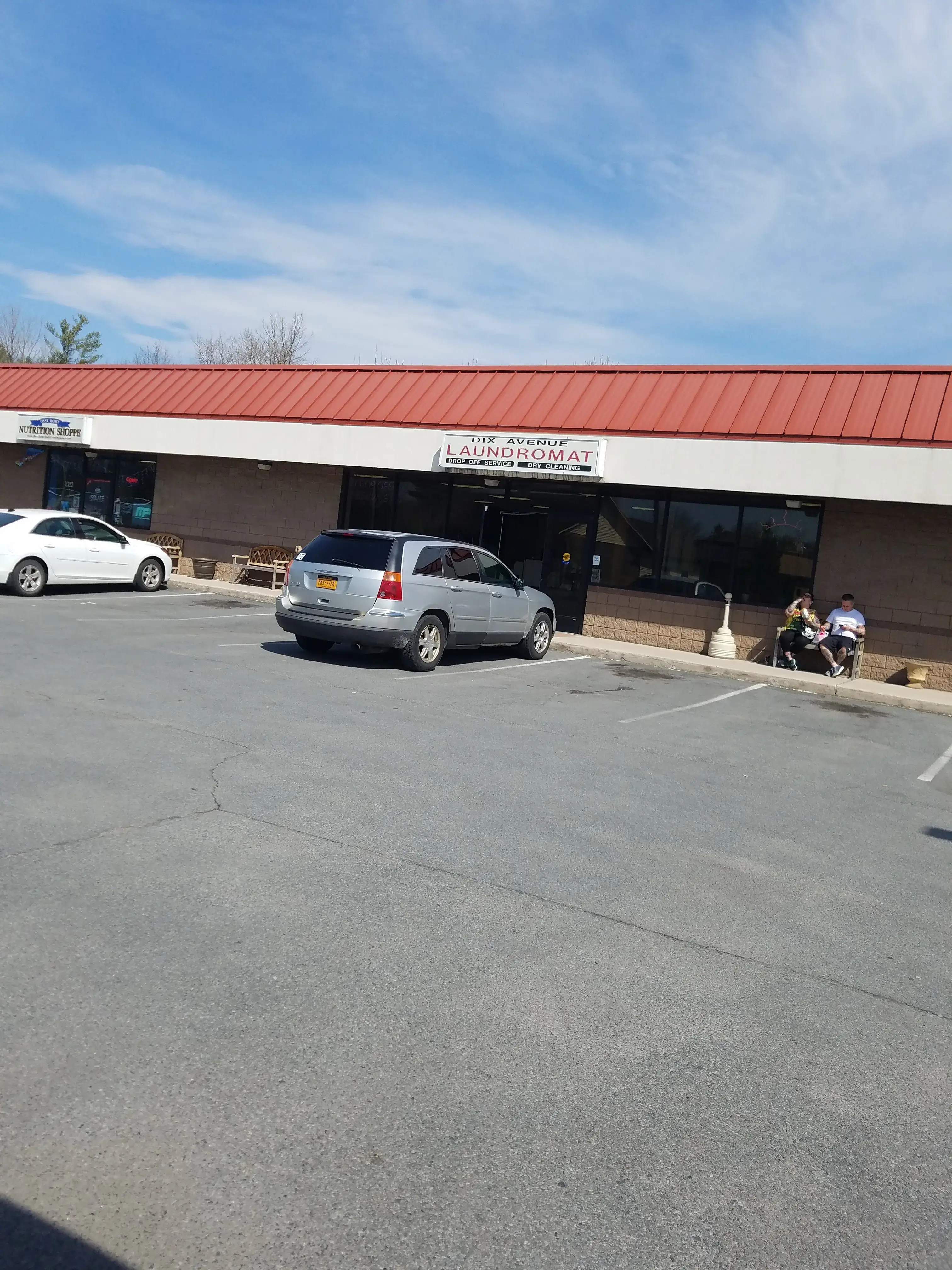 Dix Avenue Laundromat thumbnail 14