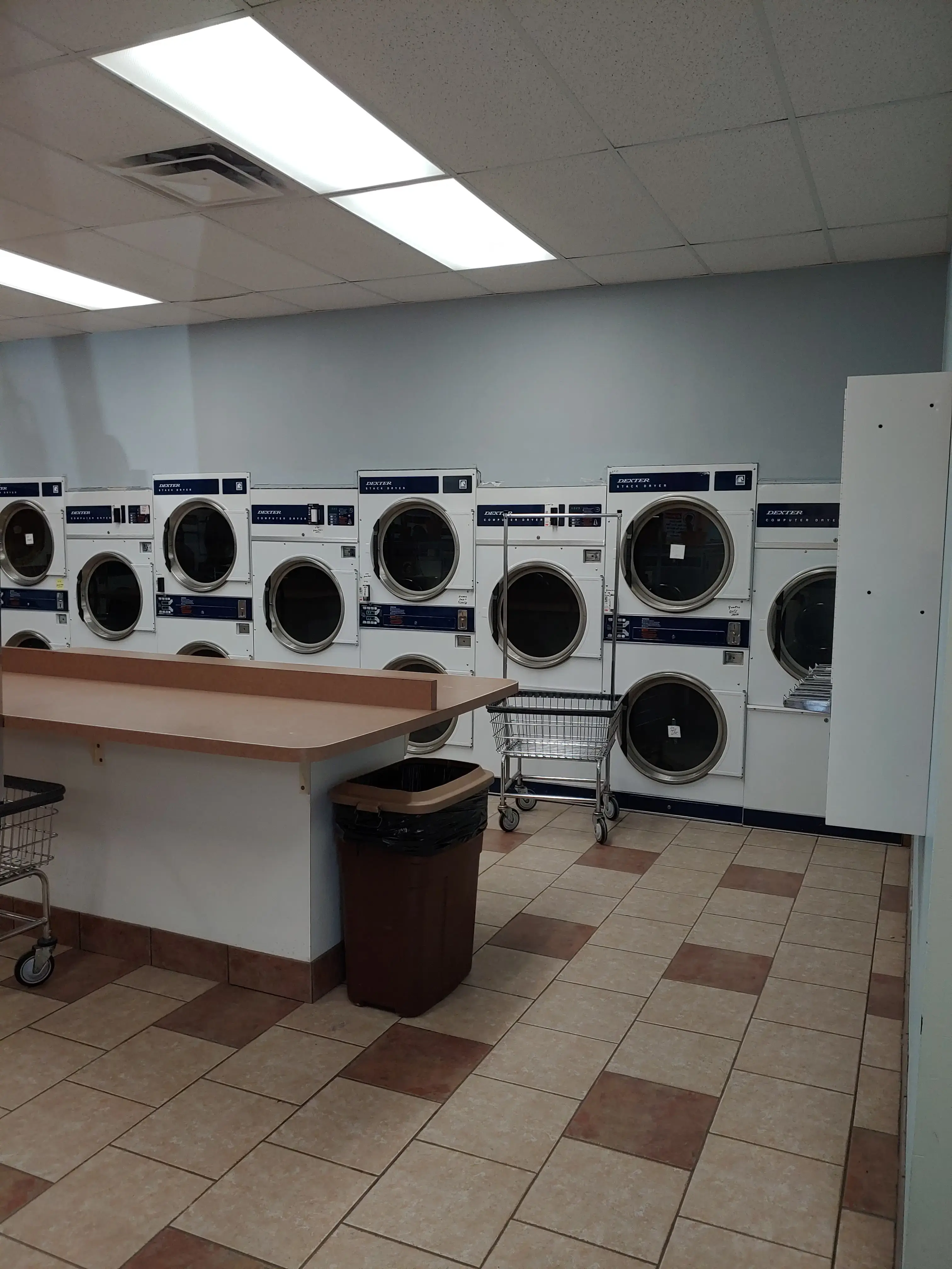 Dix Avenue Laundromat thumbnail 19