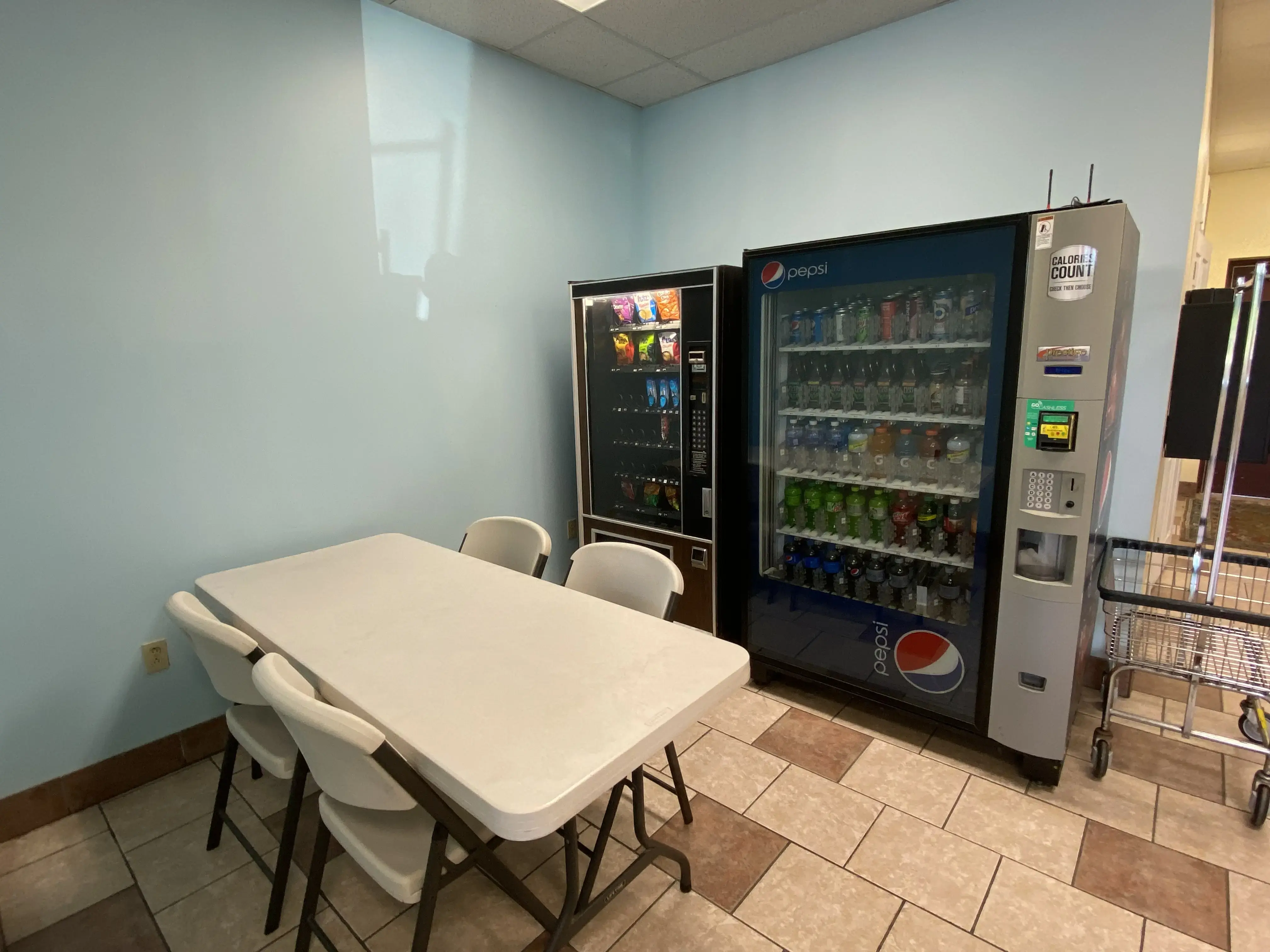 Dix Avenue Laundromat thumbnail 6