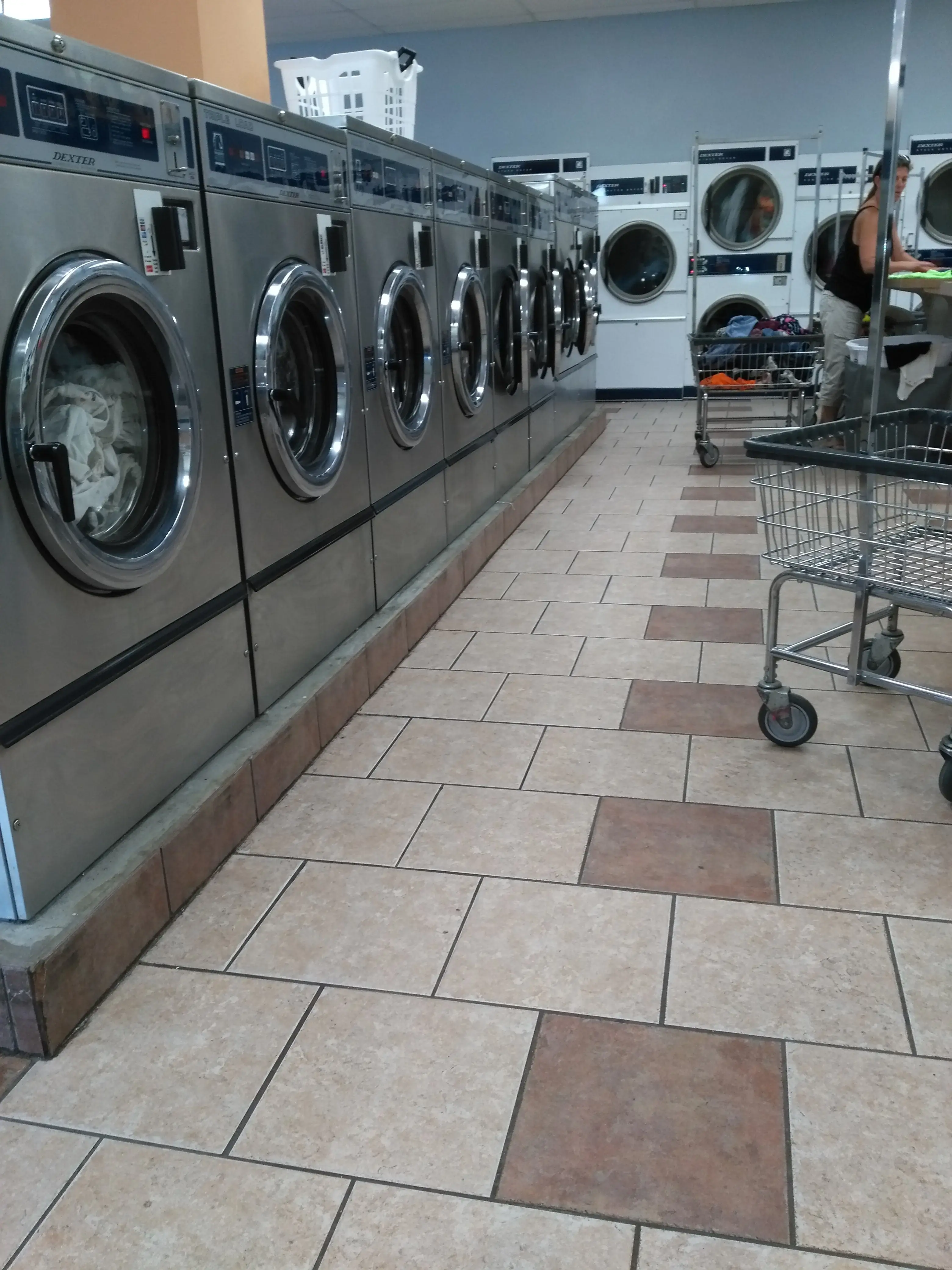 Dix Avenue Laundromat - Image 20