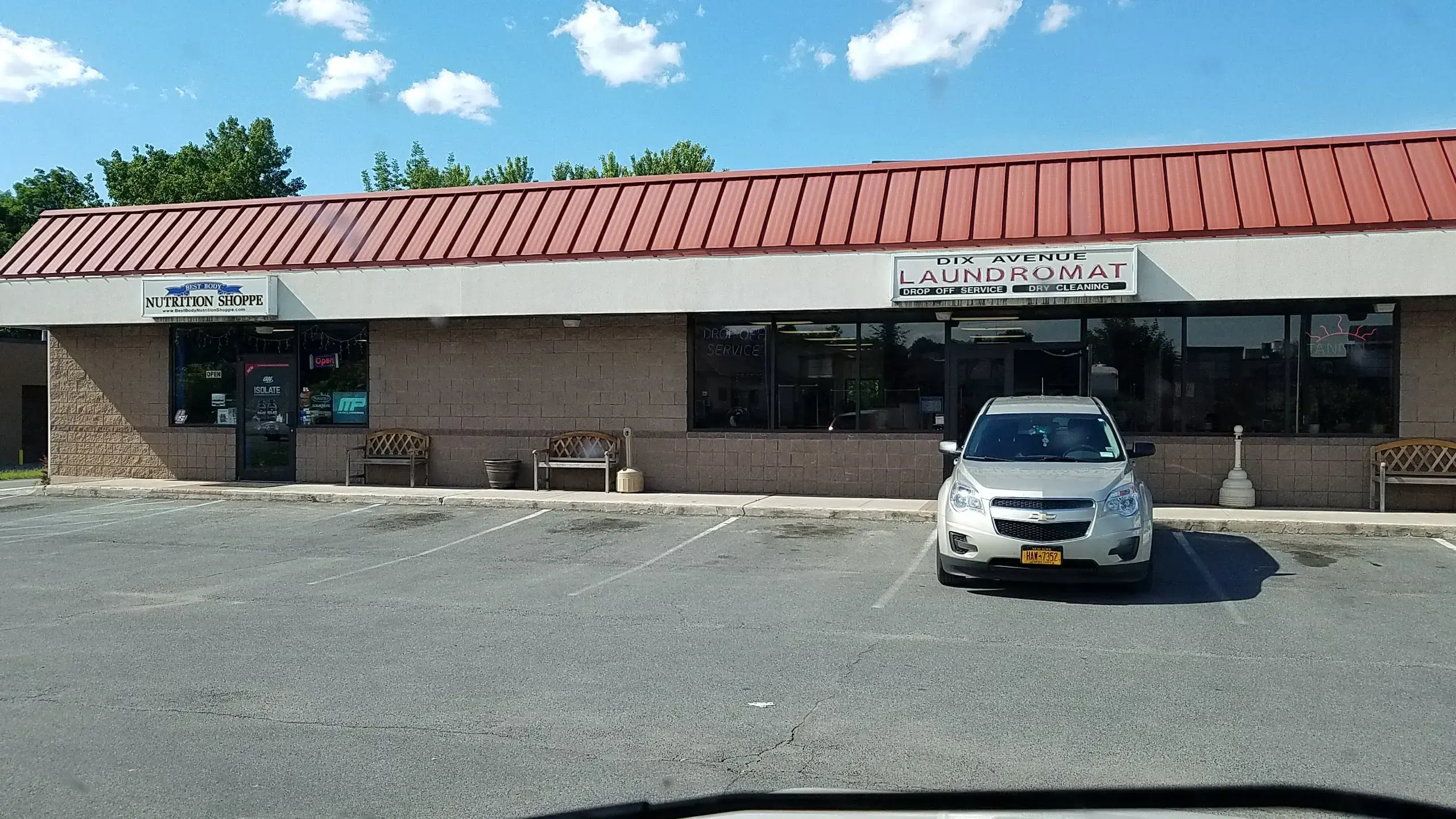 Dix Avenue Laundromat thumbnail 2