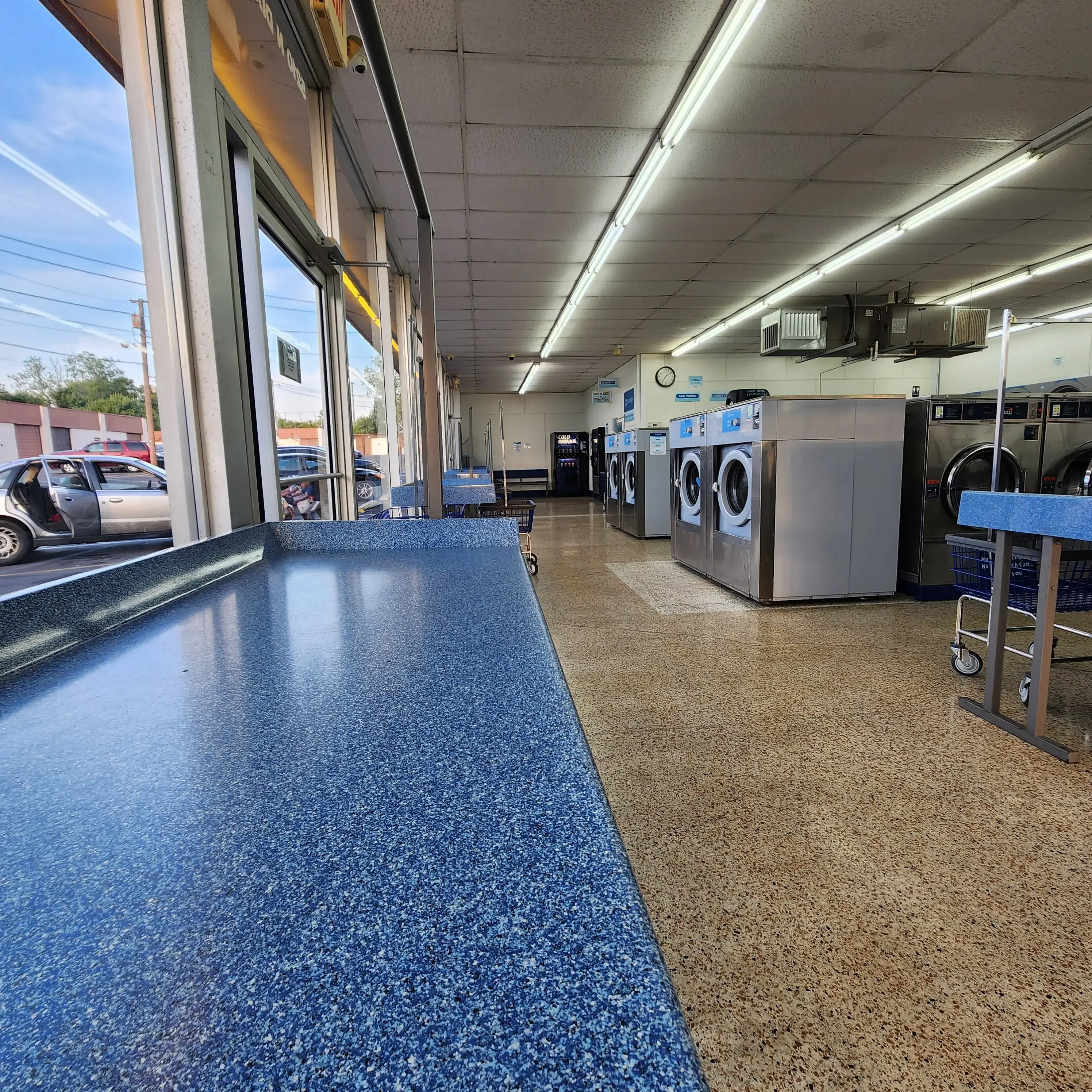 Dixie Quick Wash Laundromat - Image 5