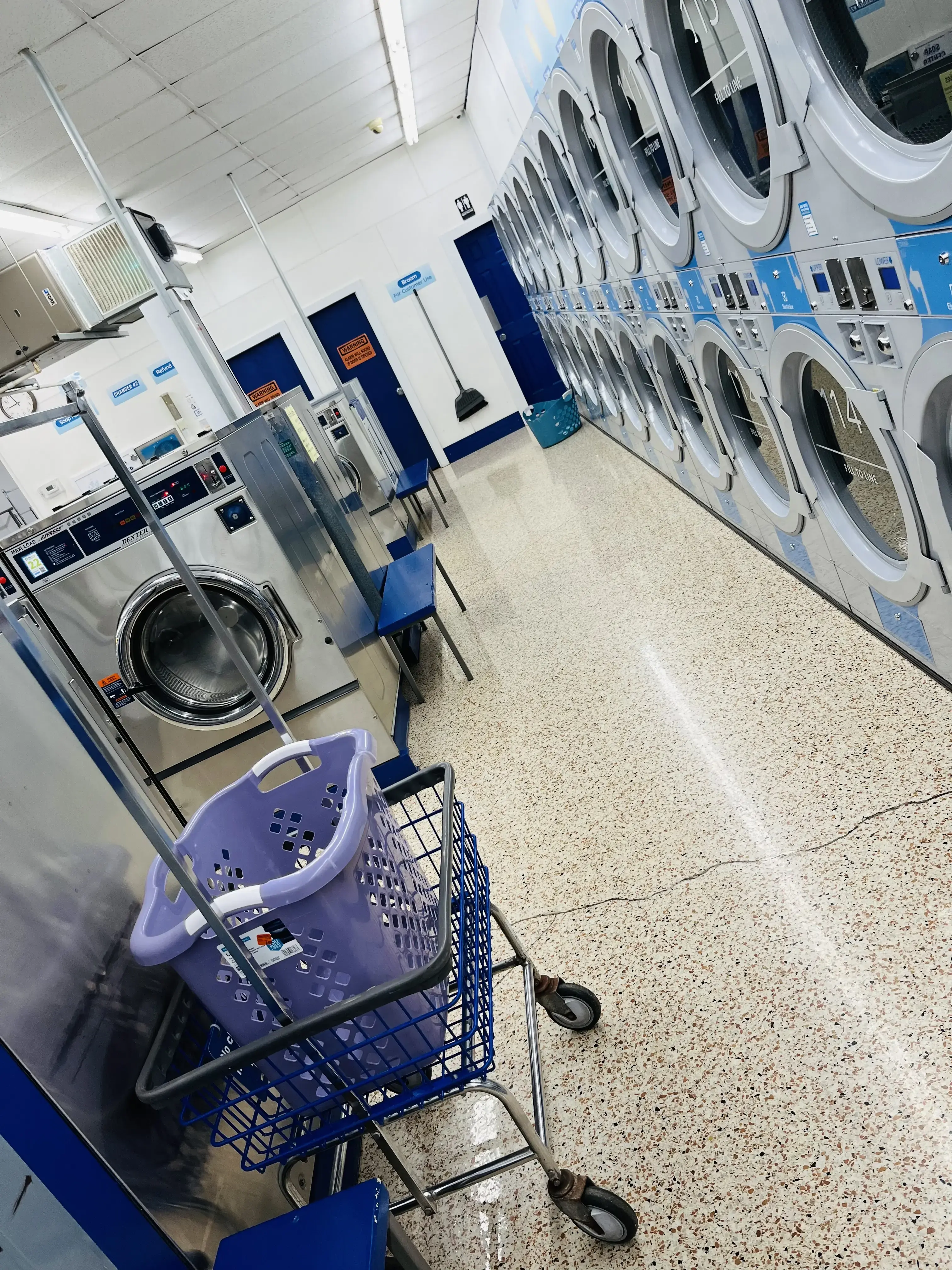 Dixie Quick Wash Laundromat - Image 12