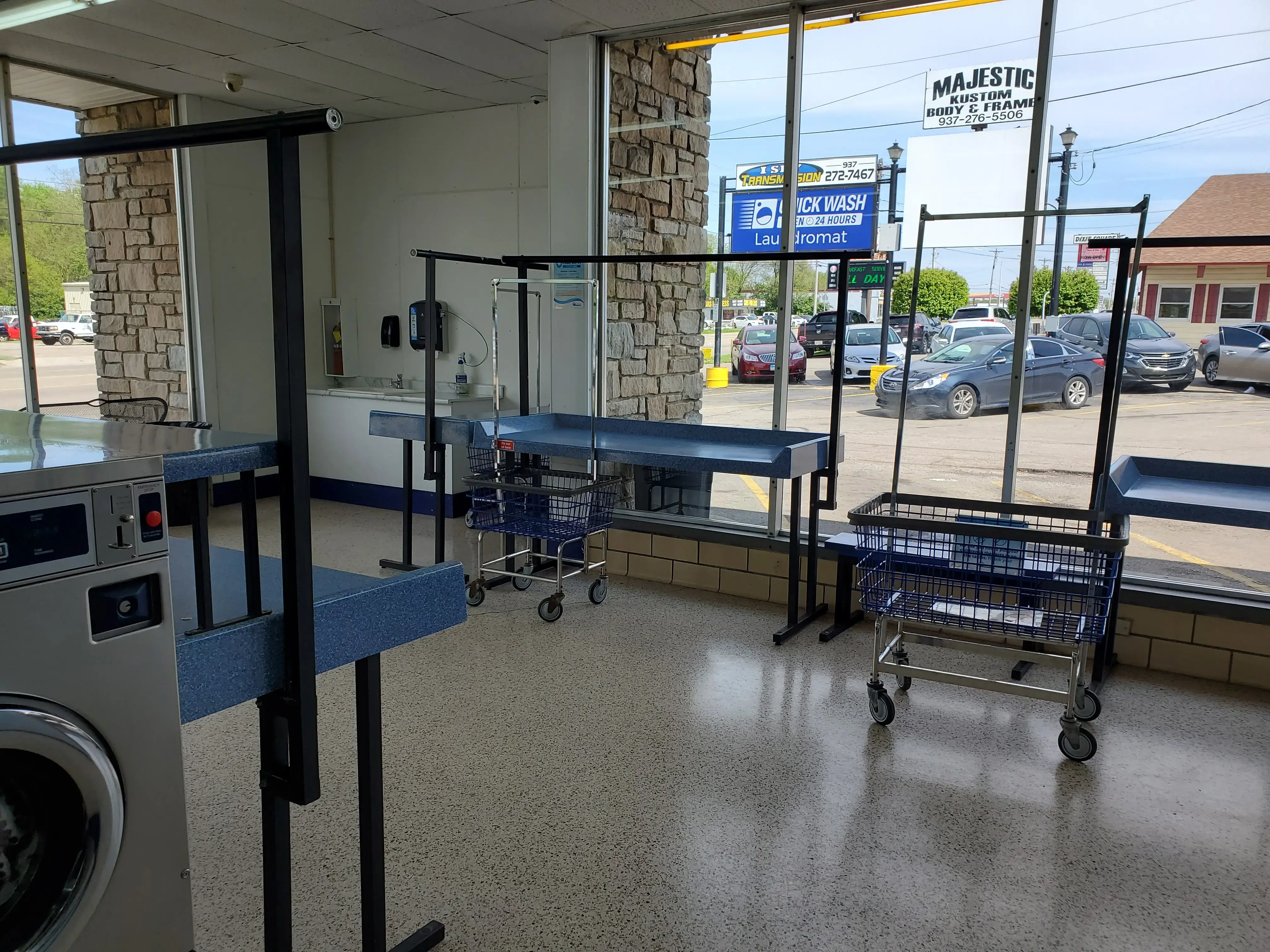 Dixie Quick Wash Laundromat - Image 6