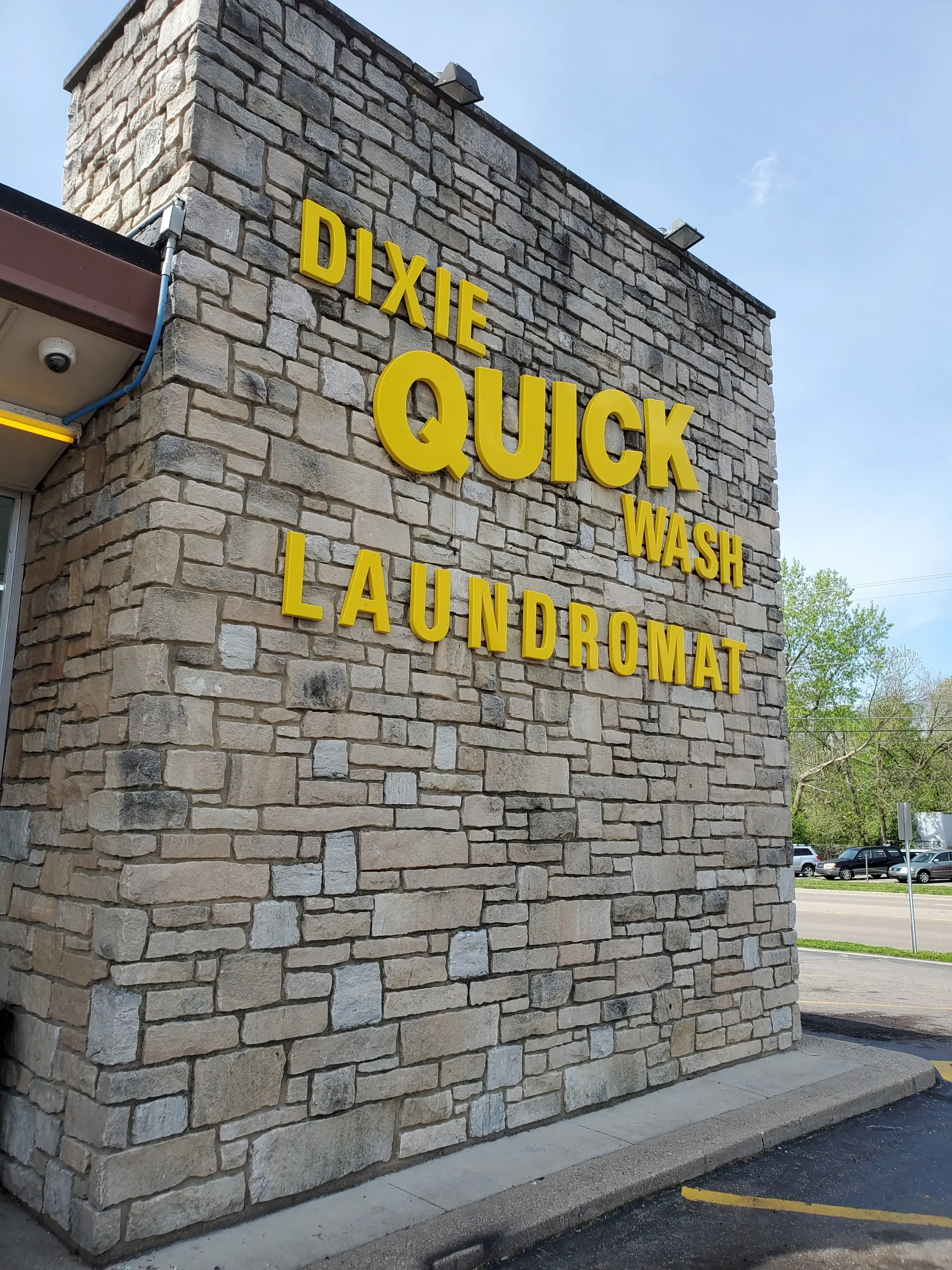 Dixie Quick Wash Laundromat thumbnail 18