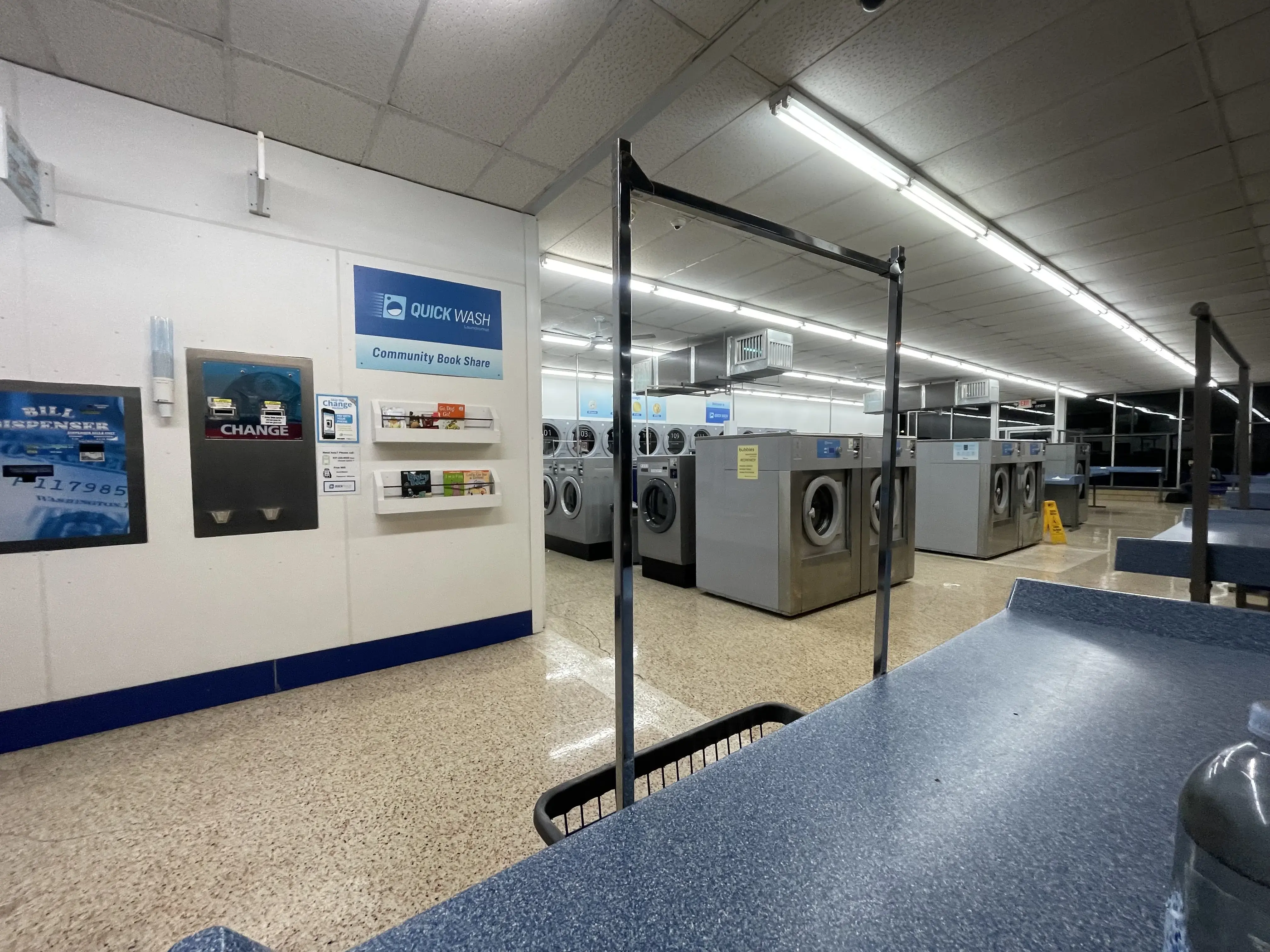 Dixie Quick Wash Laundromat - Image 8