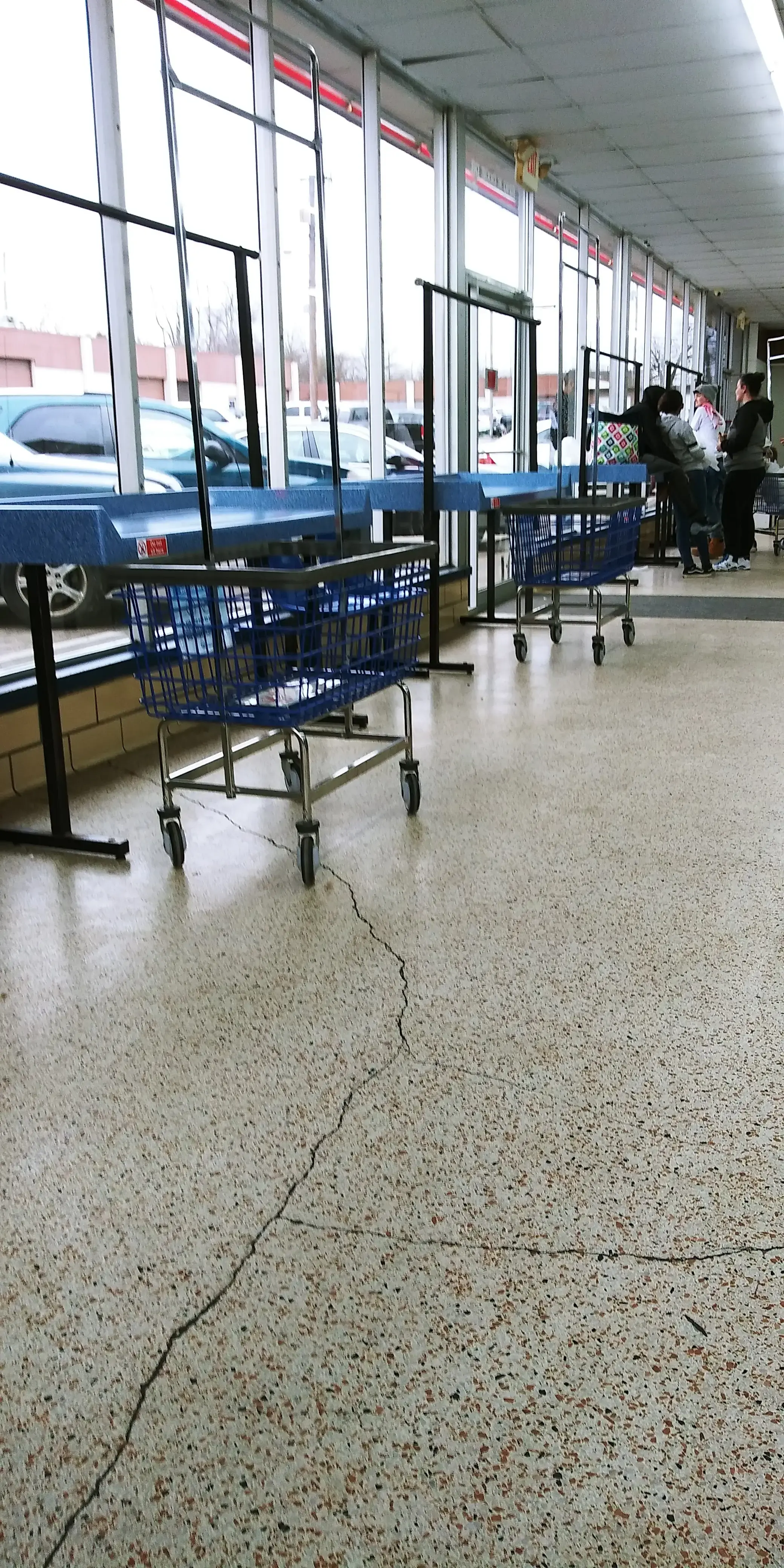 Dixie Quick Wash Laundromat - Image 19