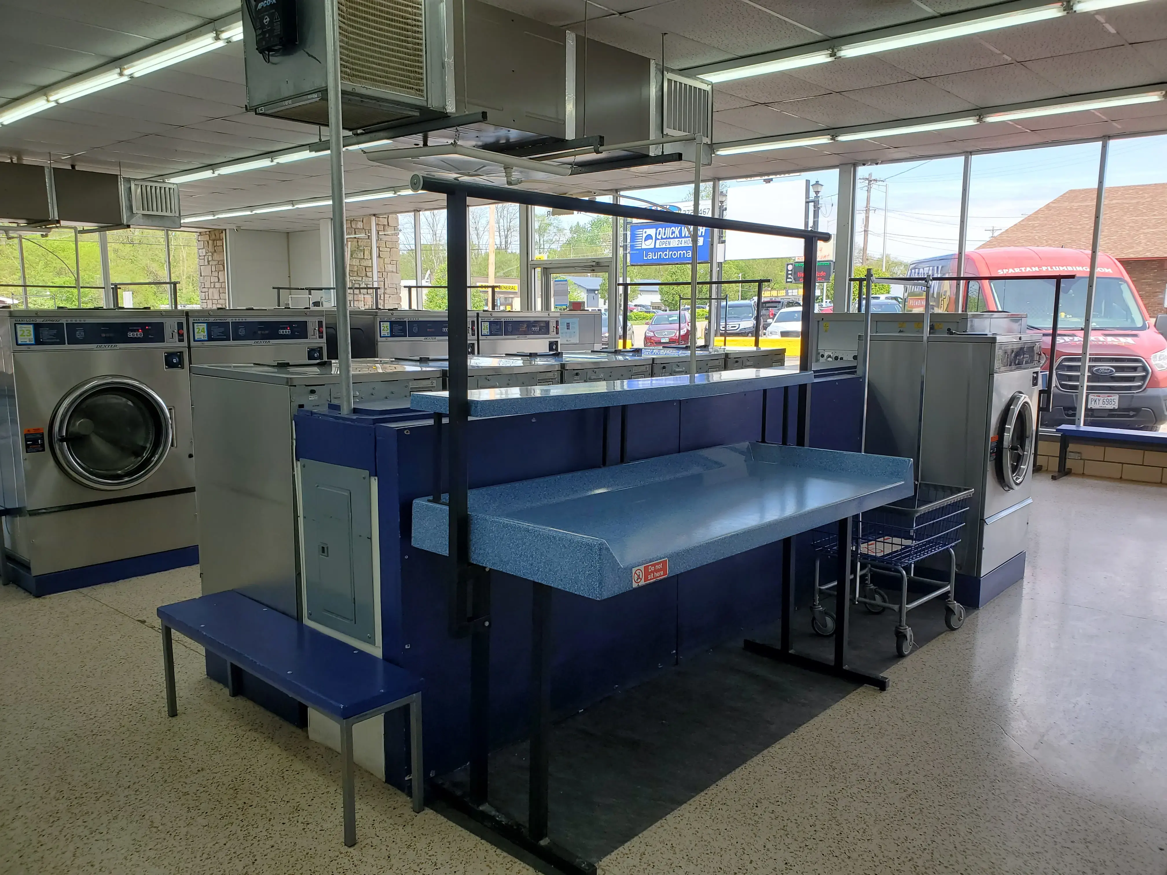 Dixie Quick Wash Laundromat - Image 15