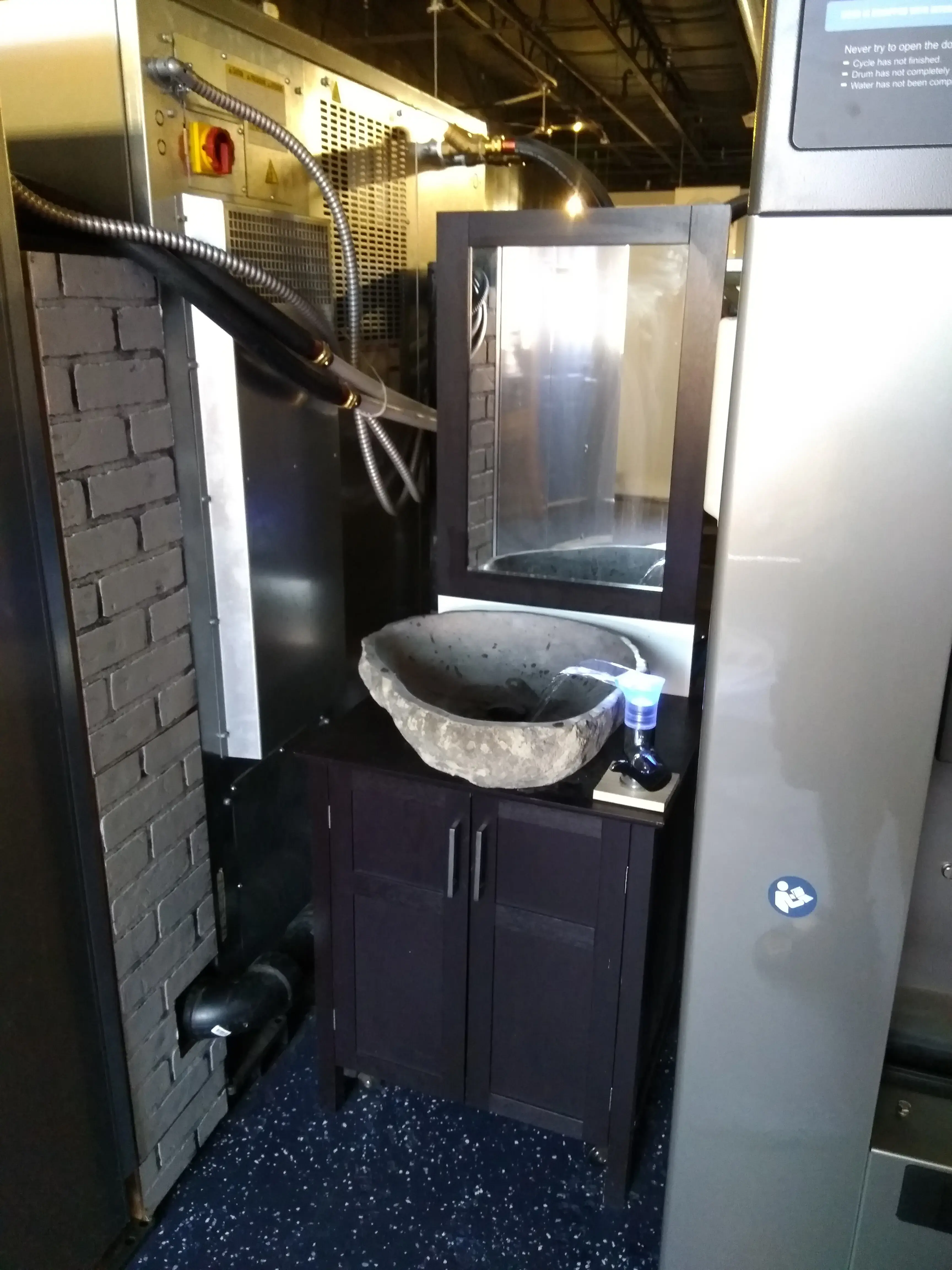 Dixie Spin Laundromat - Image 15