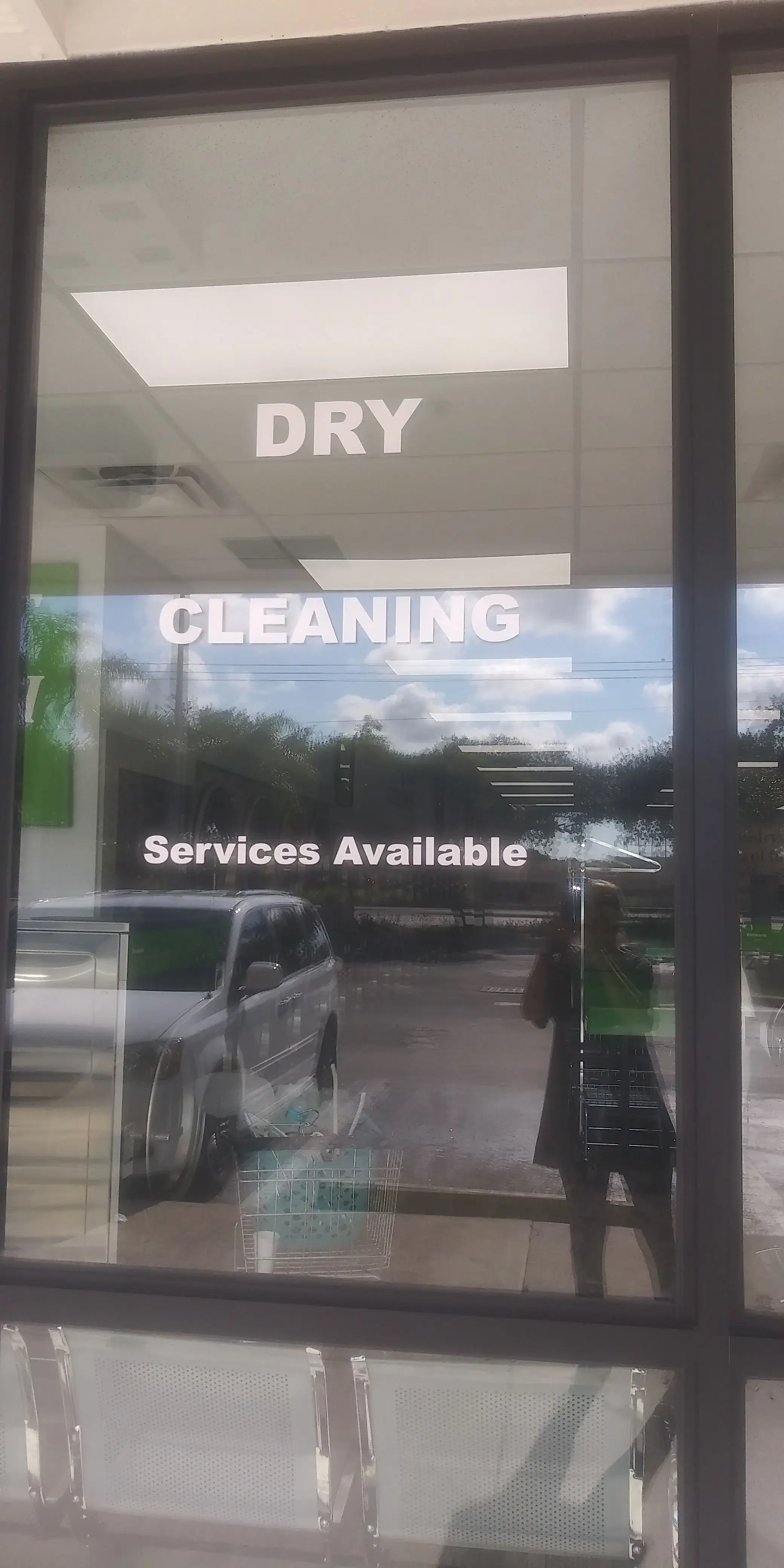 DJ's Laundromart - Image 16