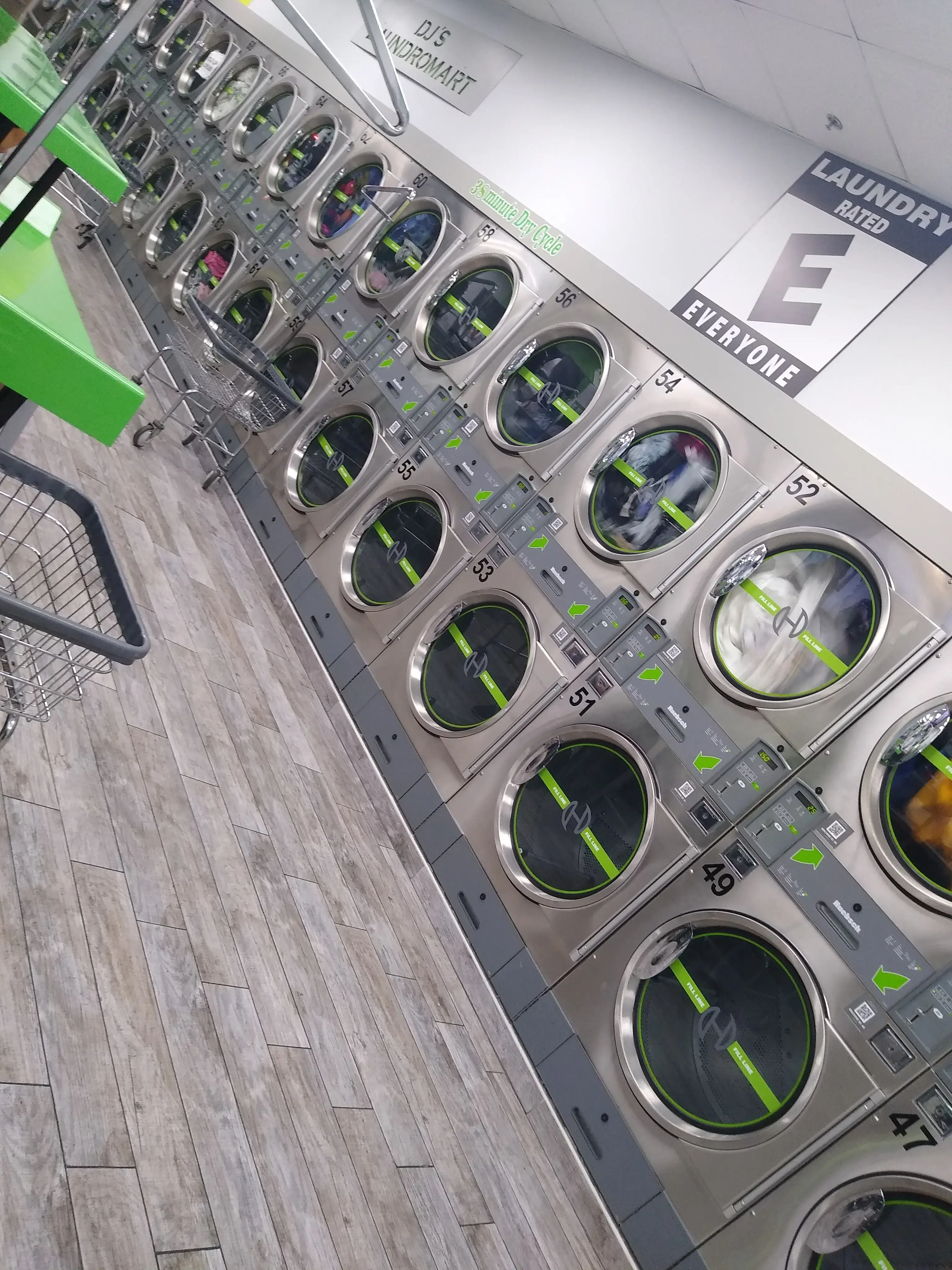 DJ's Laundromart - Image 19