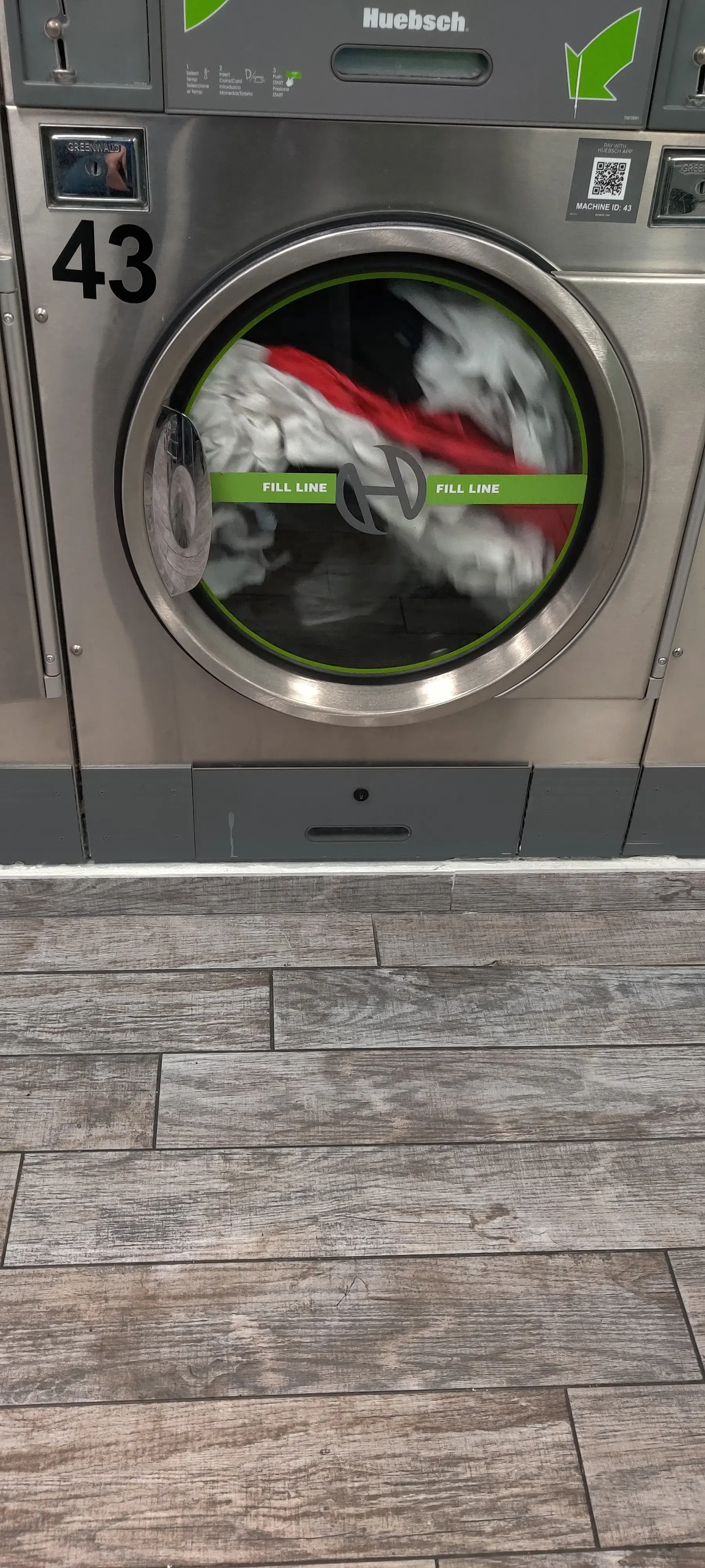 DJ's Laundromart - Image 12