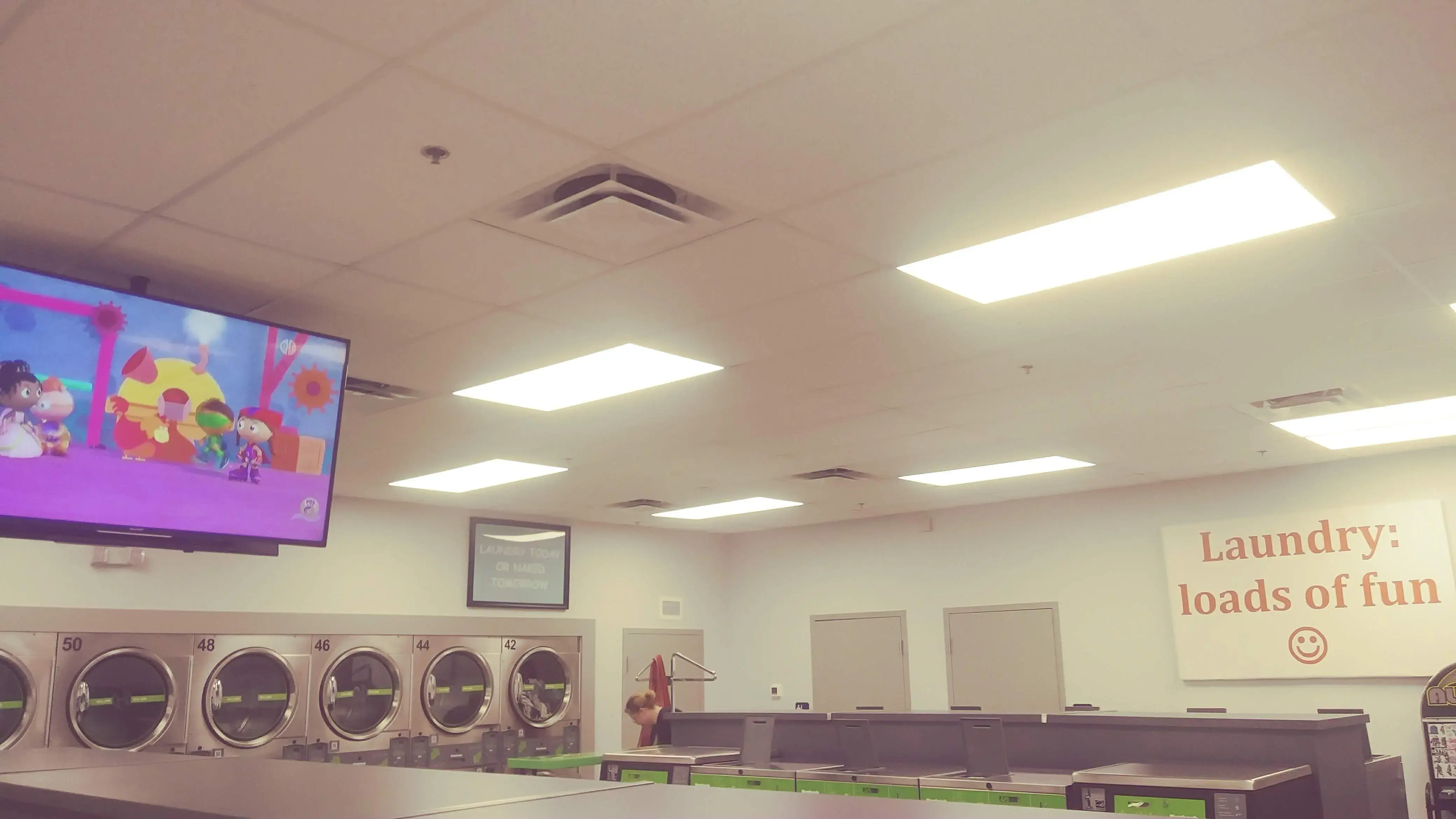 DJ's Laundromart - Image 13