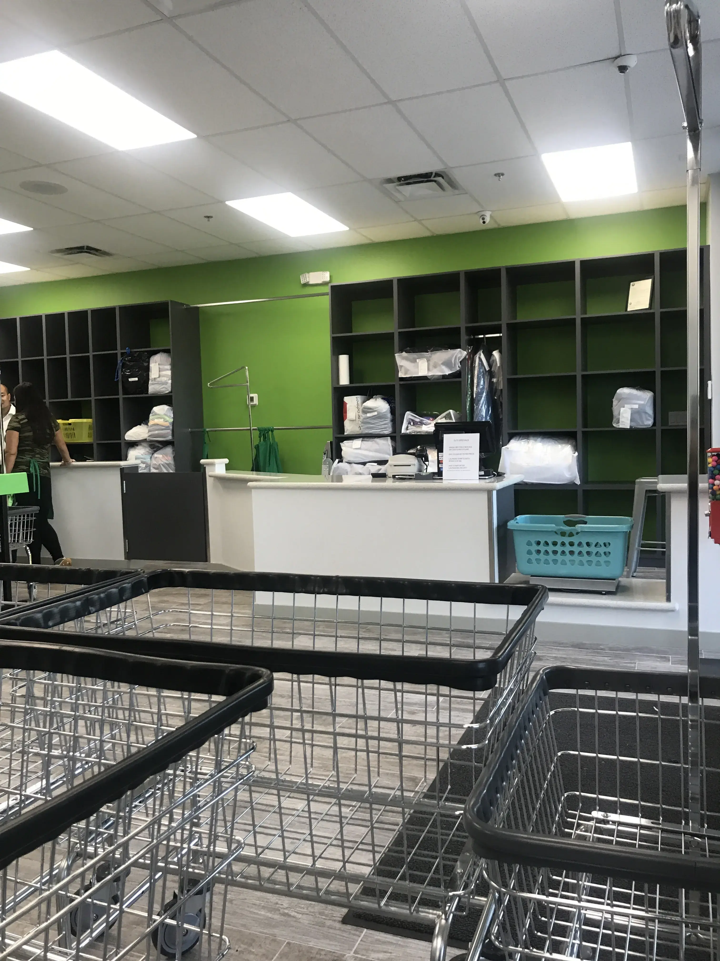 DJ's Laundromart - Image 11