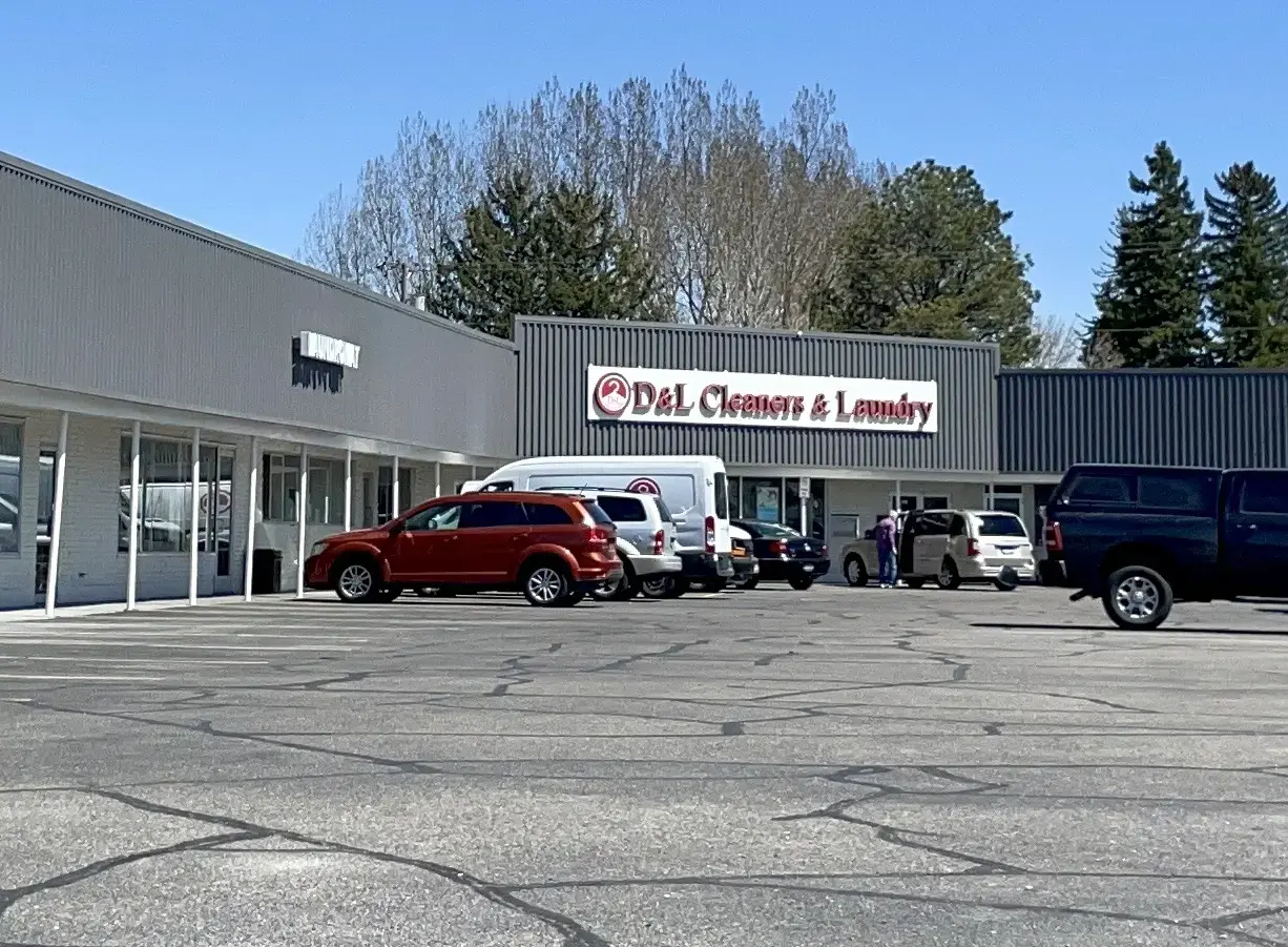 D&L Cleaners & Shirt Laundry - Image 8