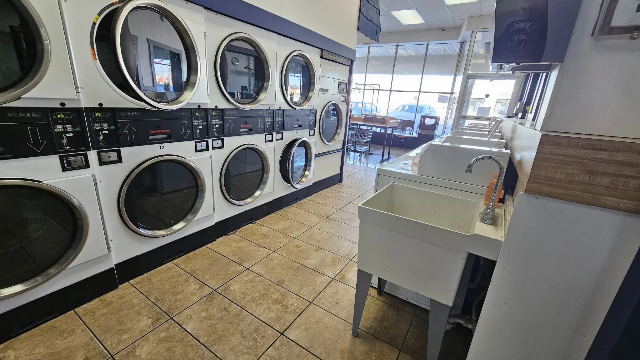 D&L Laundromat - Image 6