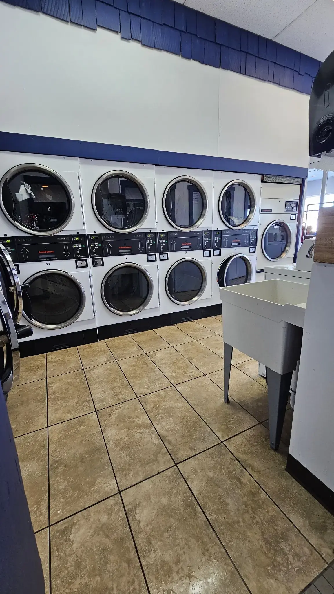D&L Laundromat thumbnail 5