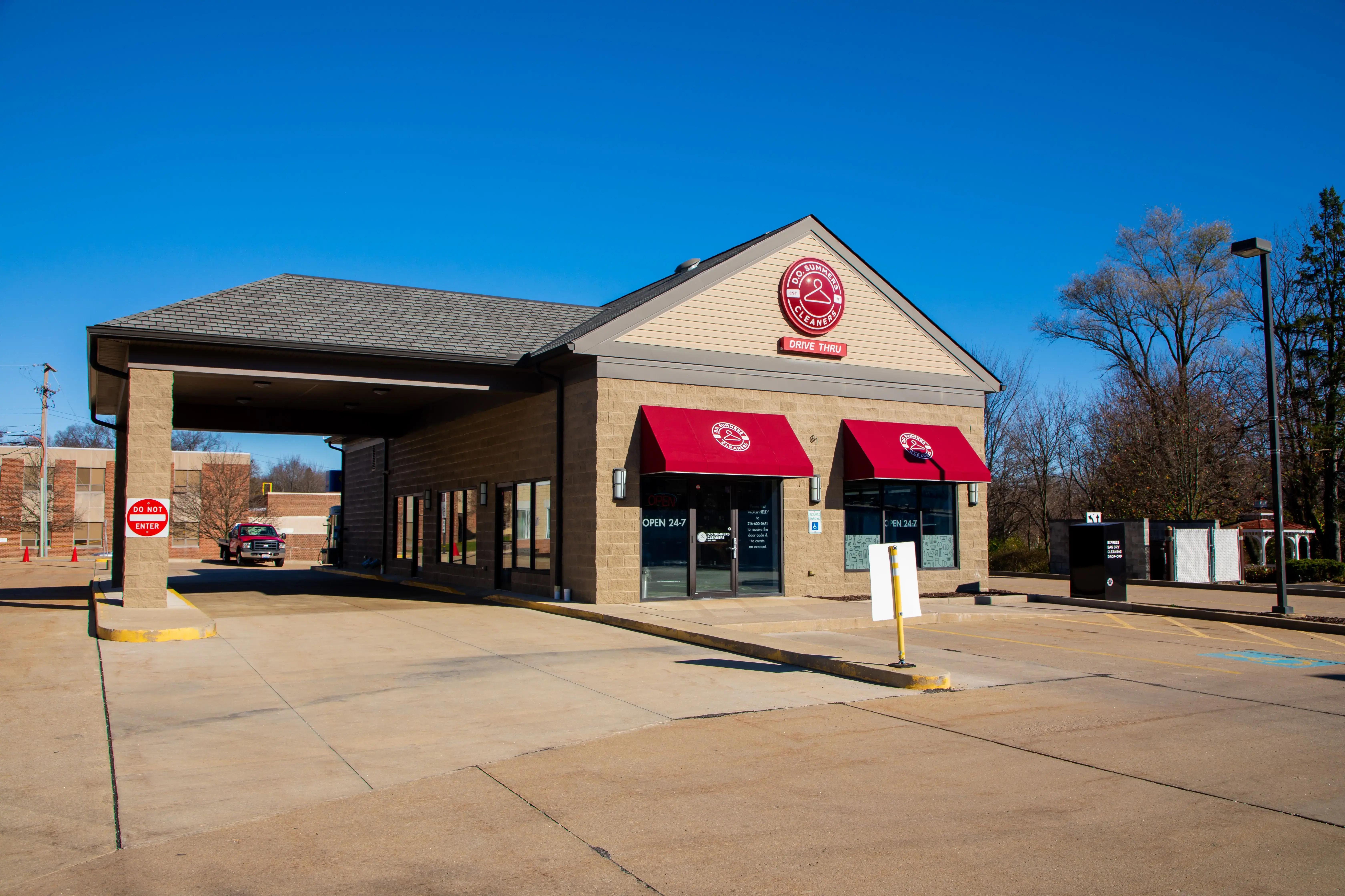 D.O. Summers Cleaners & Laundry - Northfield thumbnail 1