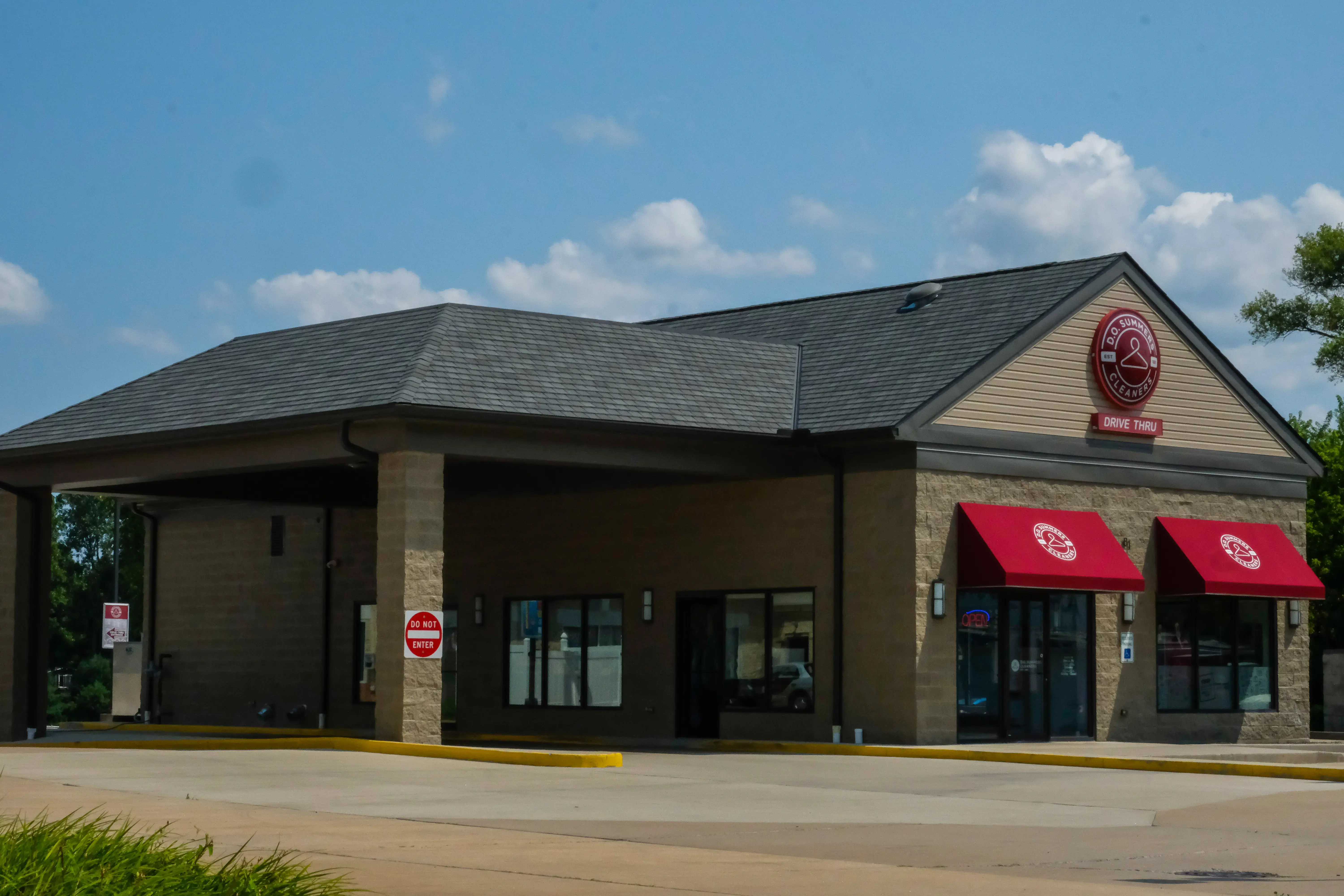 D.O. Summers Cleaners & Laundry - Northfield - Image 15