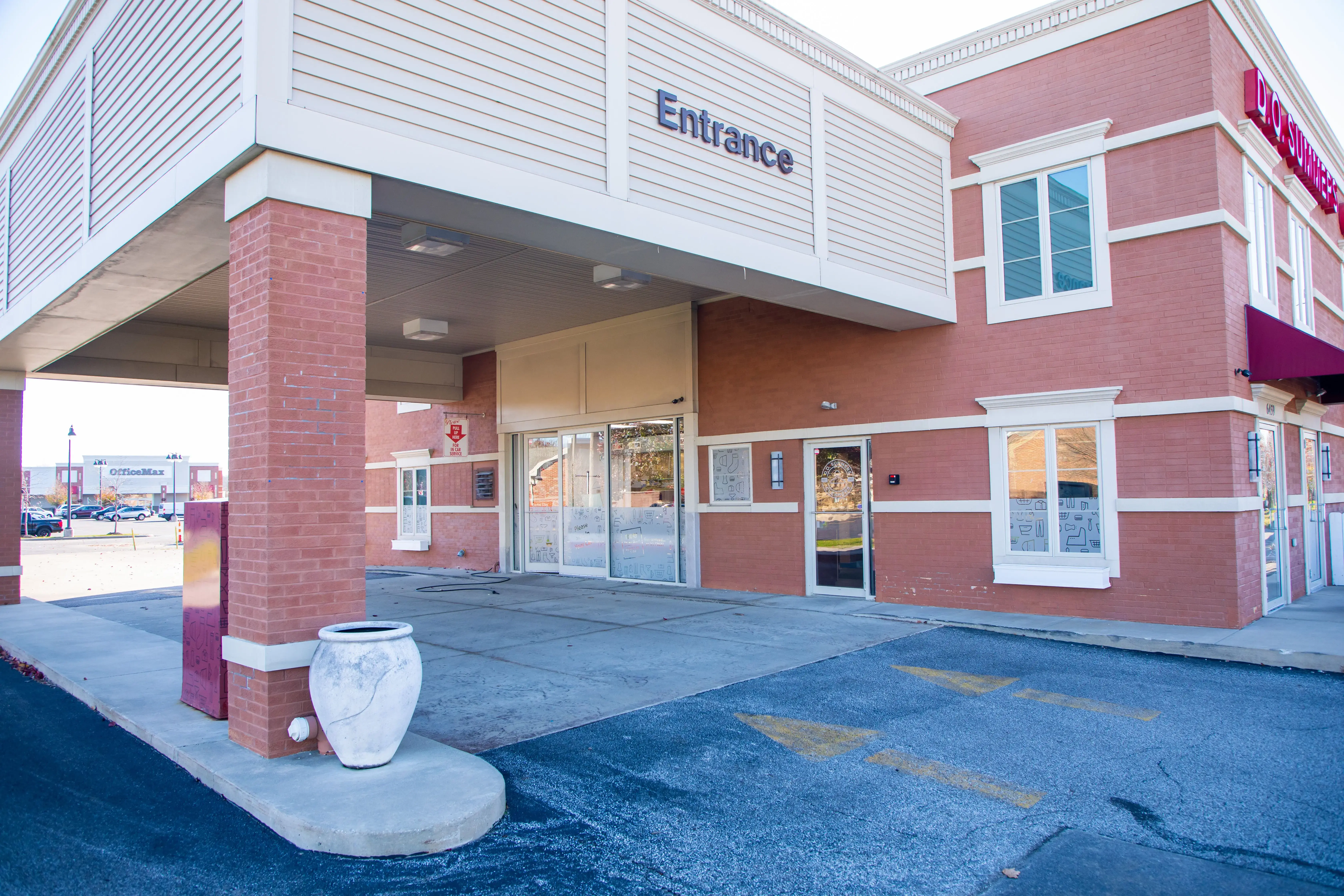 D.O. Summers Cleaners & Laundry - Solon - Image 2