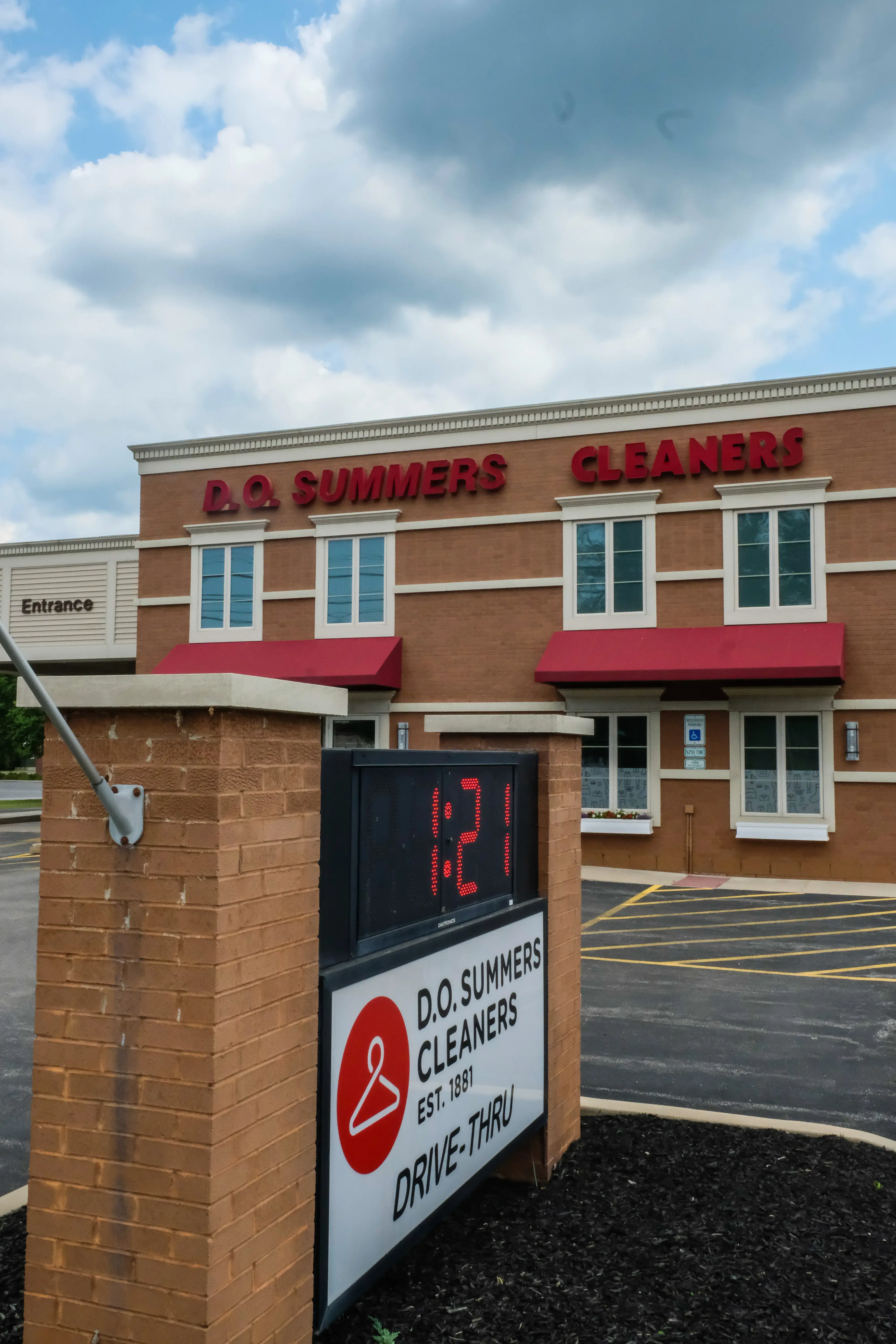 D.O. Summers Cleaners & Laundry - Solon thumbnail 17