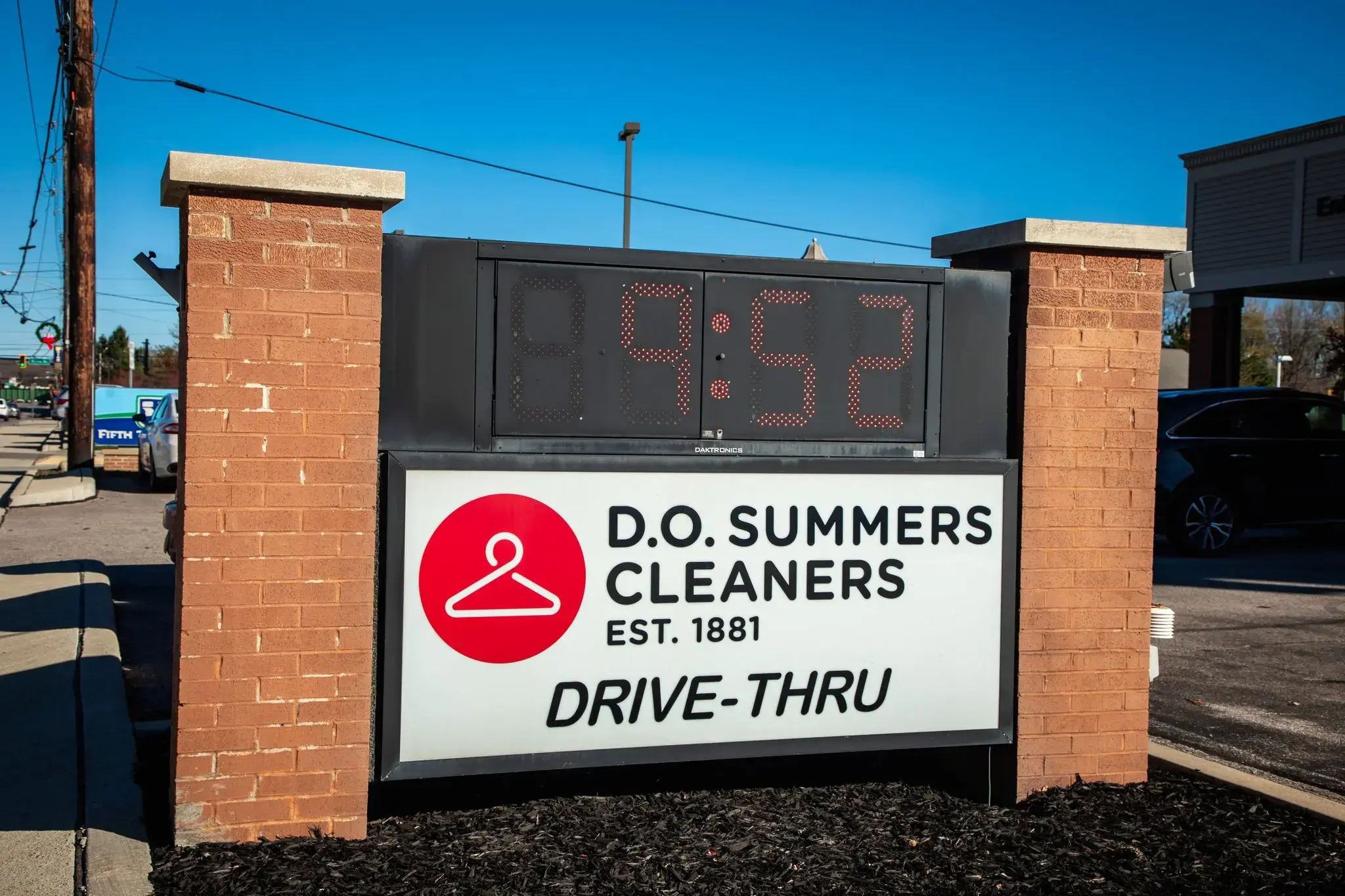 D.O. Summers Cleaners & Laundry - Solon thumbnail 3