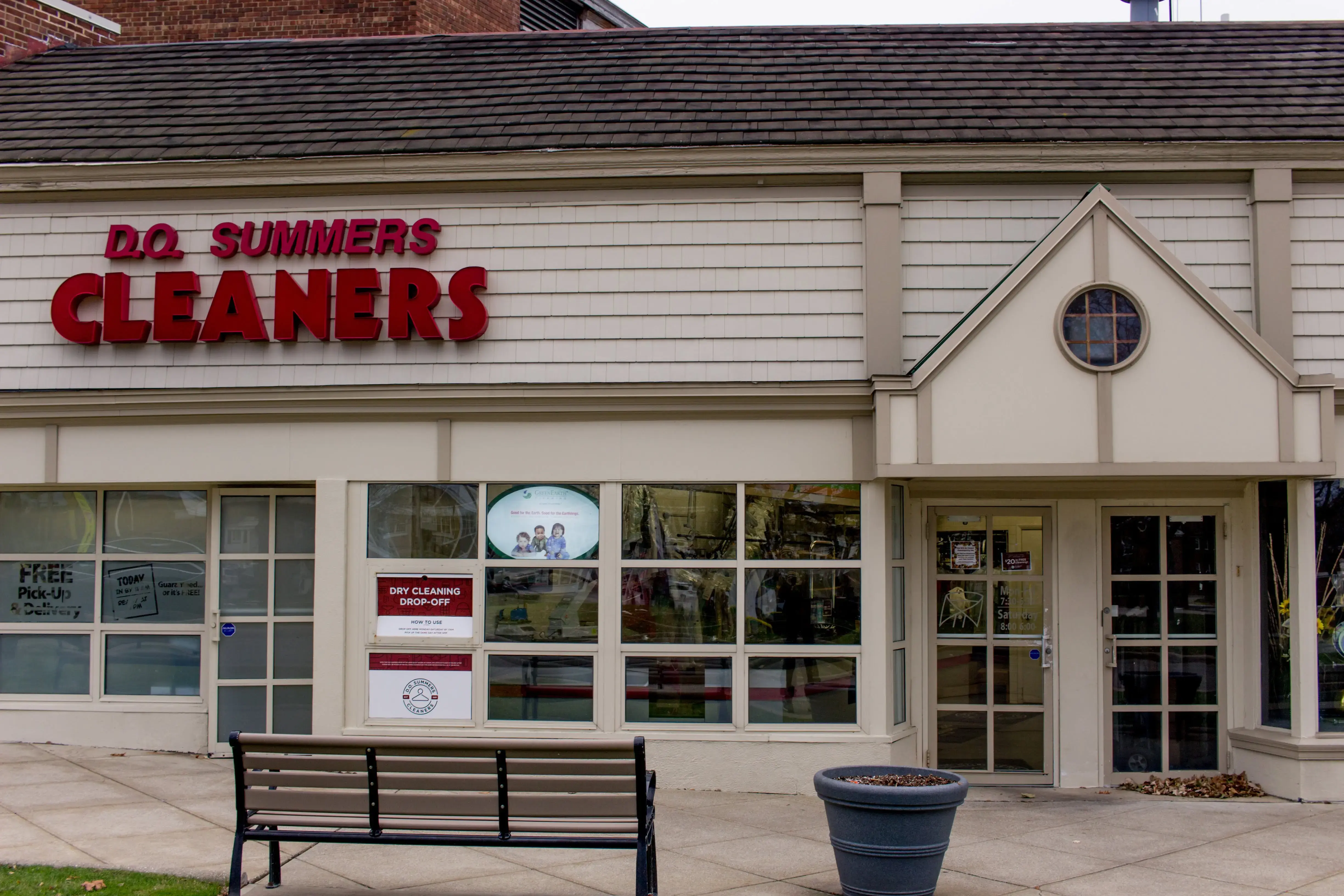 D.O. Summers Cleaners & Laundry - University Heights thumbnail 14