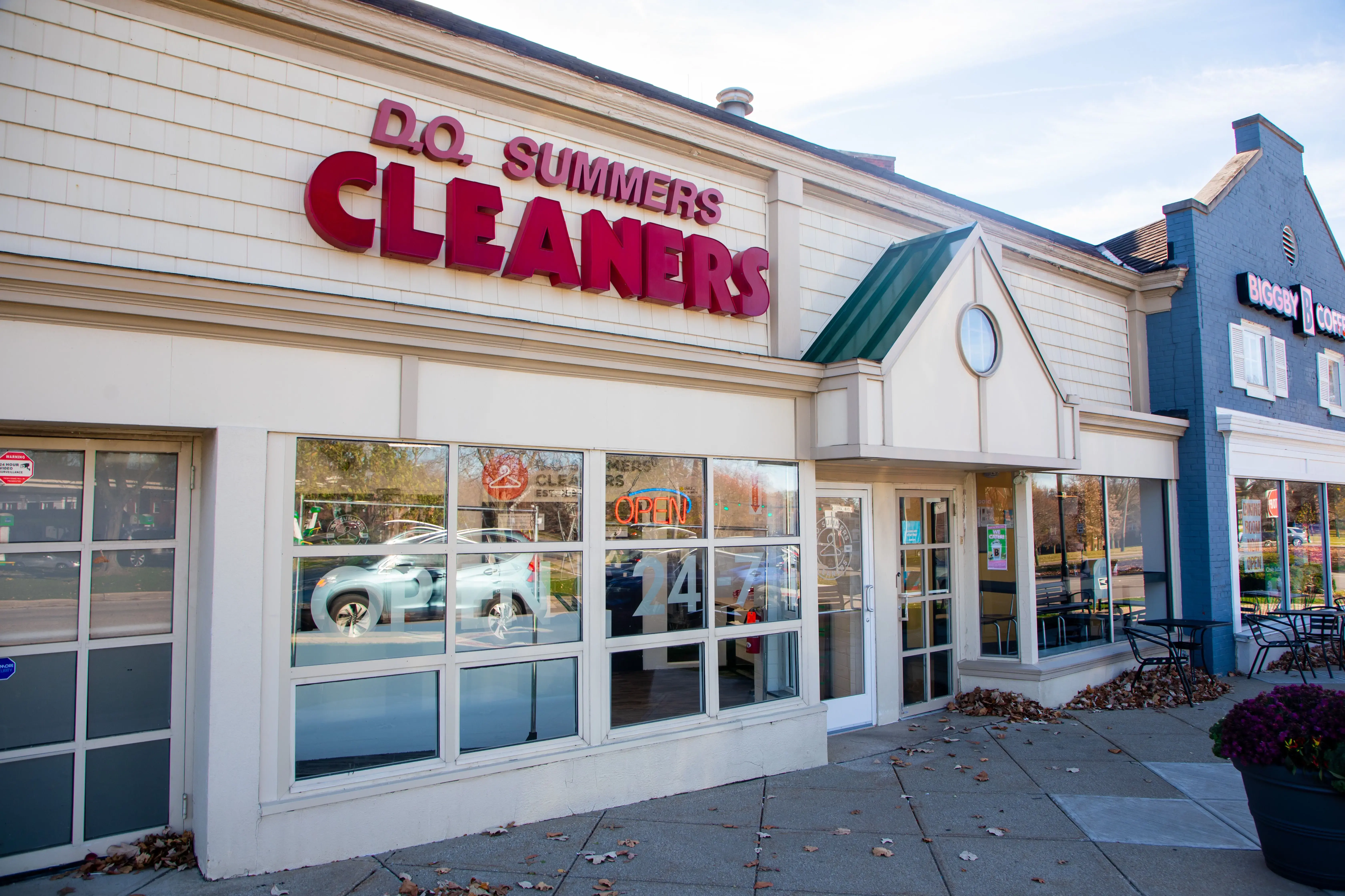 D.O. Summers Cleaners & Laundry - University Heights thumbnail 1